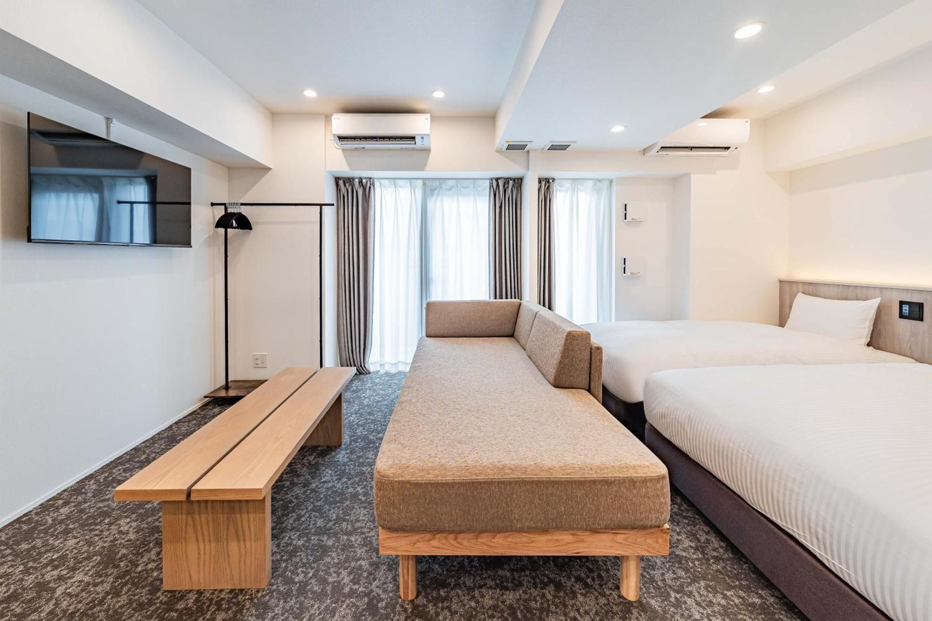 Deluxe Family Room With Washing Machine