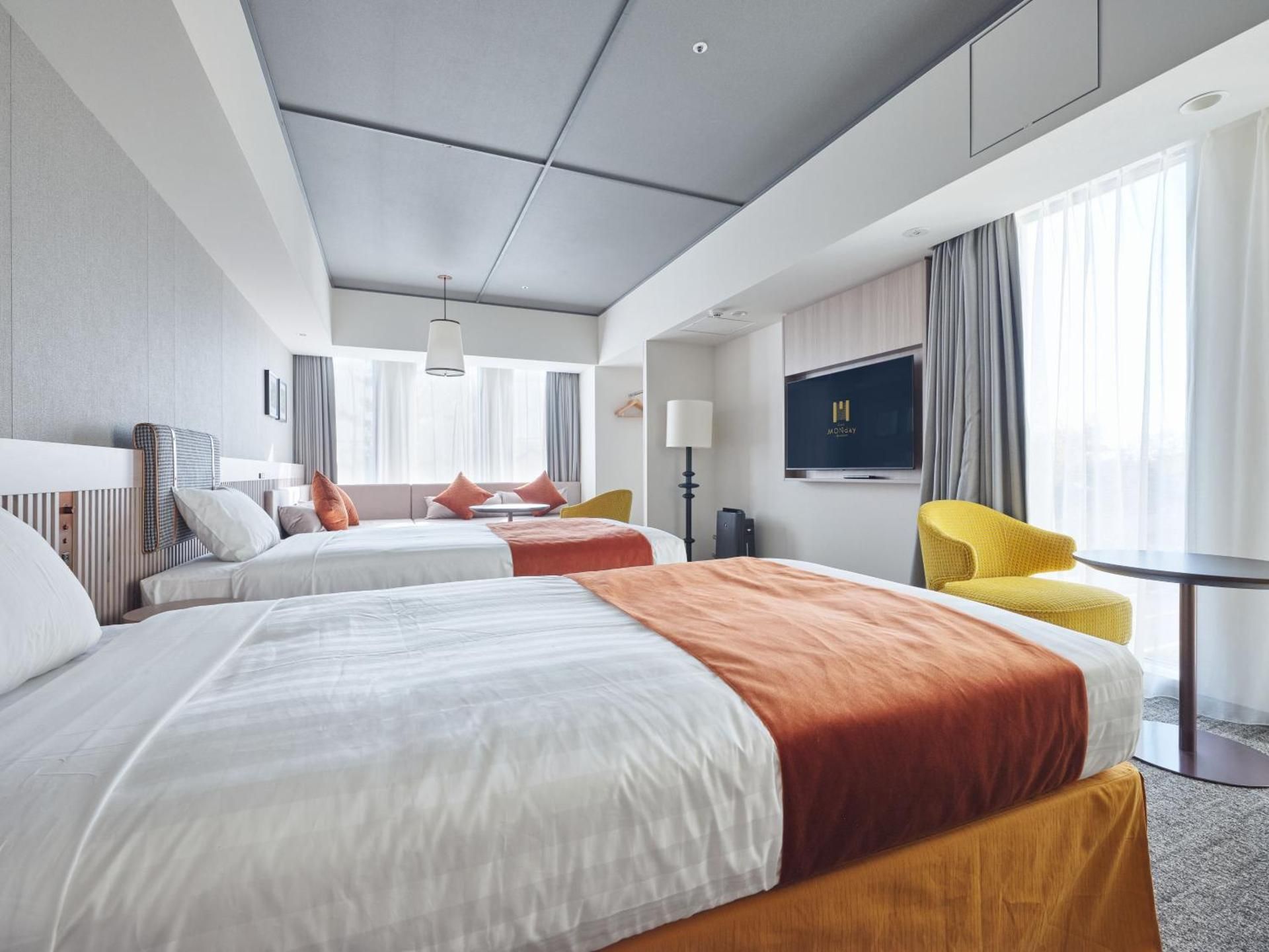 Deluxe Corner Suite