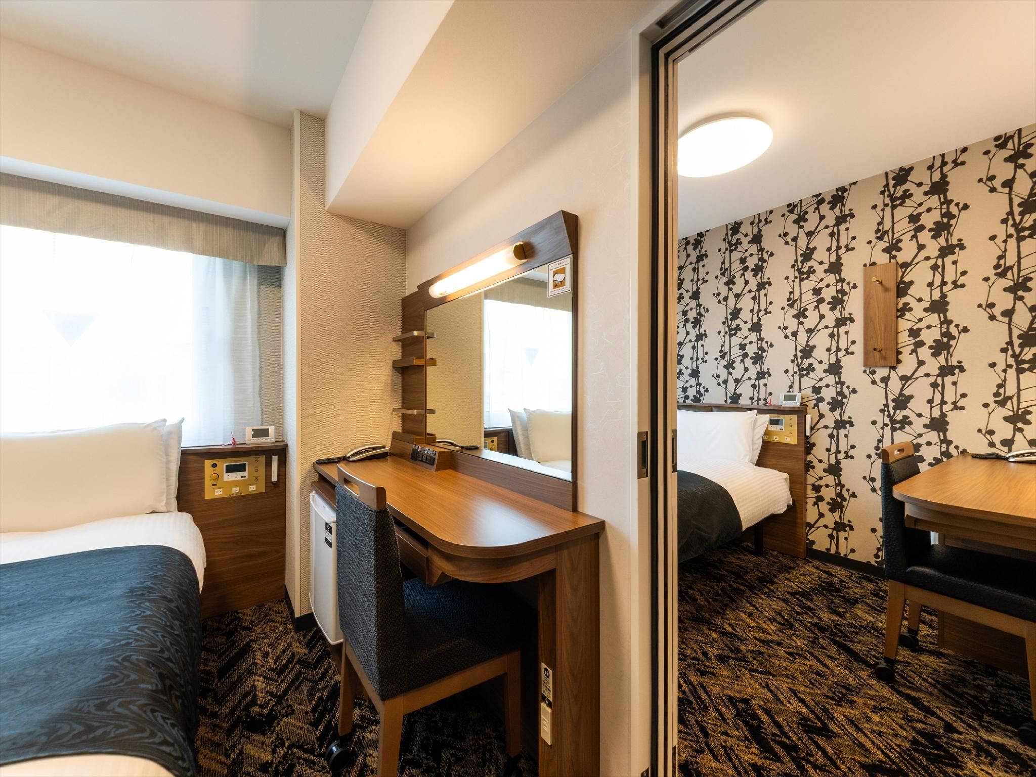 Connecting Rooms For 3 Adults - Non-Smoking - Double x Double