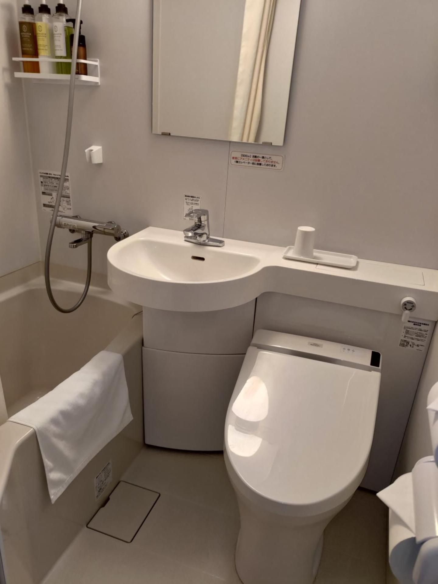 Single Room with Bath - Smoking