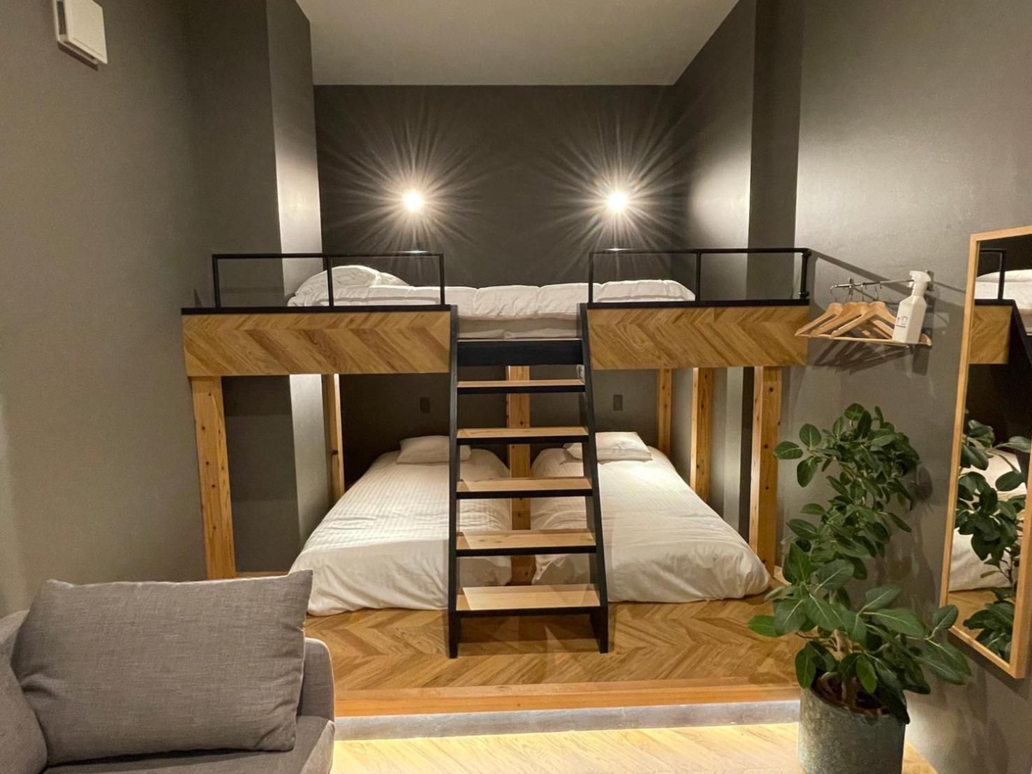 Deluxe Room (1 Double Bed and 2 Single Beds) - Non-Smoking - No Cleaning for Consecutive Night Stays