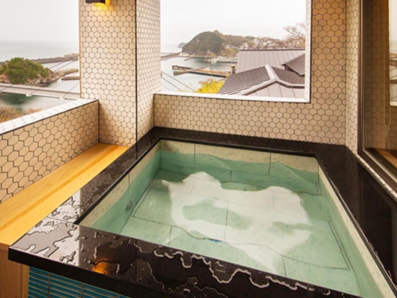 Barrier-Free Guestroom with Open-Air Bath and Ocean View “Suiho”