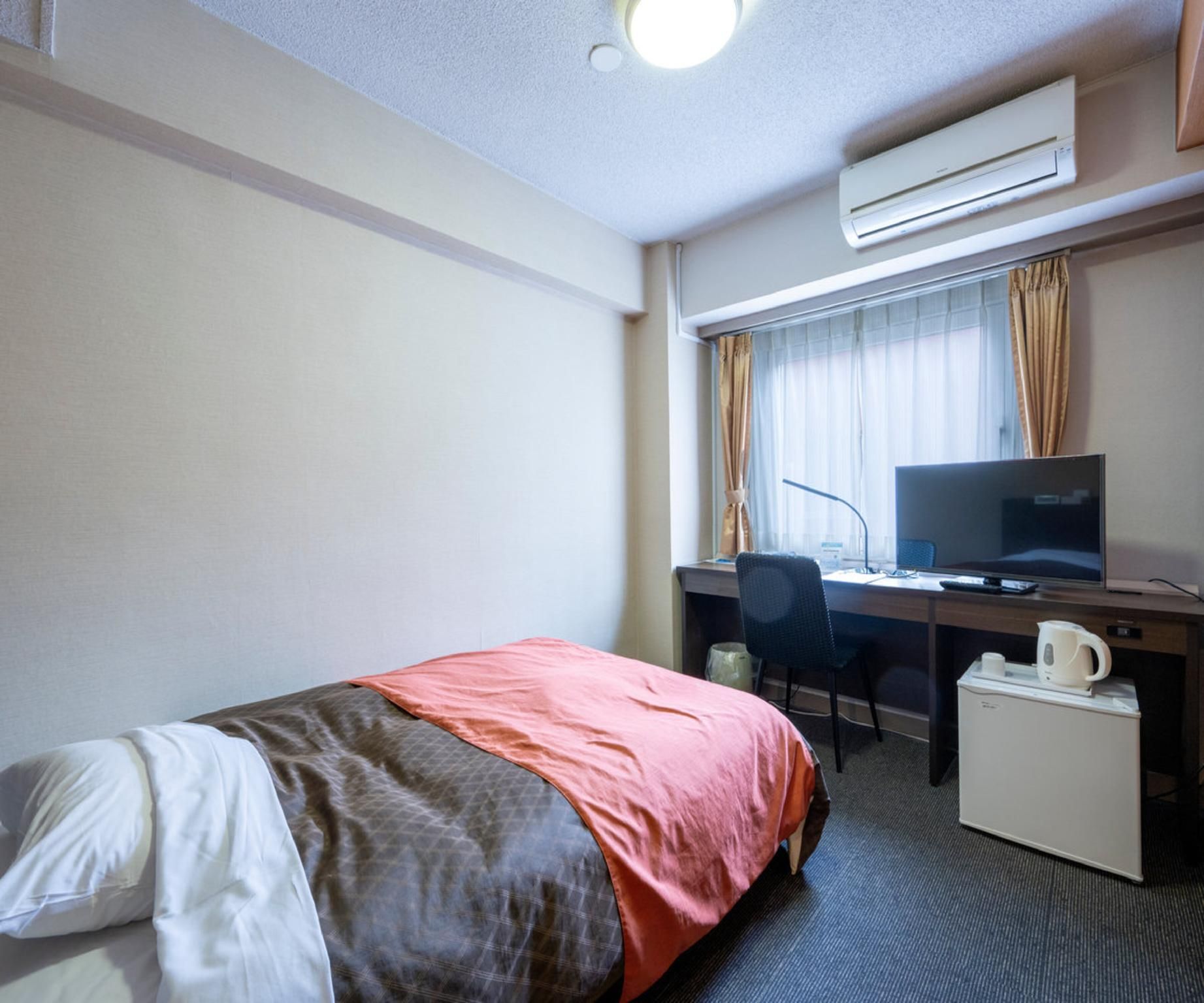 East Building Single Room - Non-Smoking