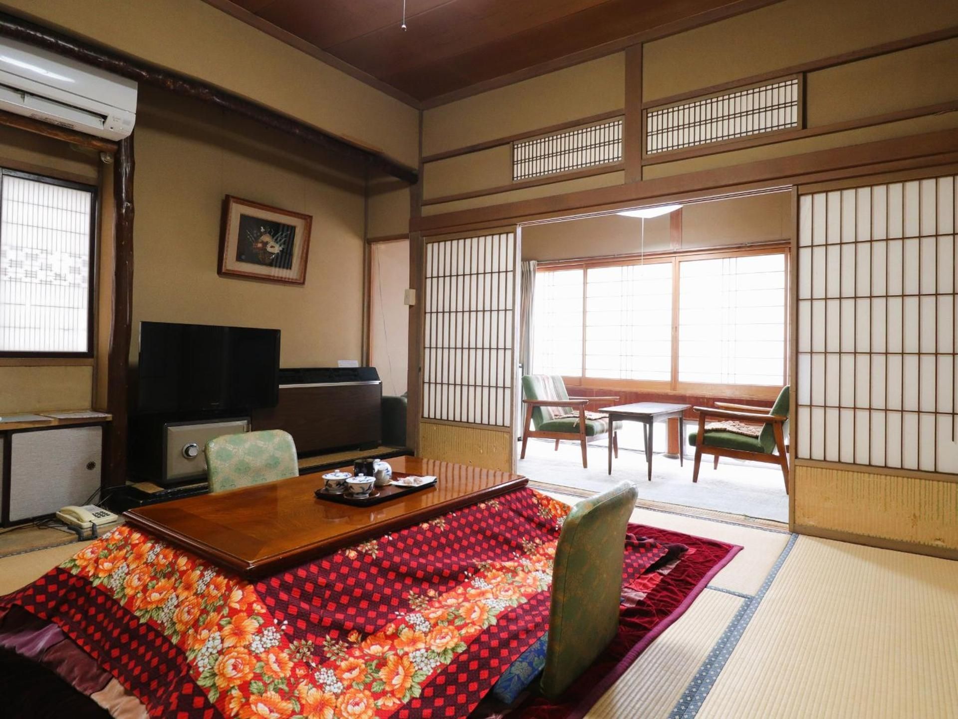 Quadruple Room with Shared Bathroom