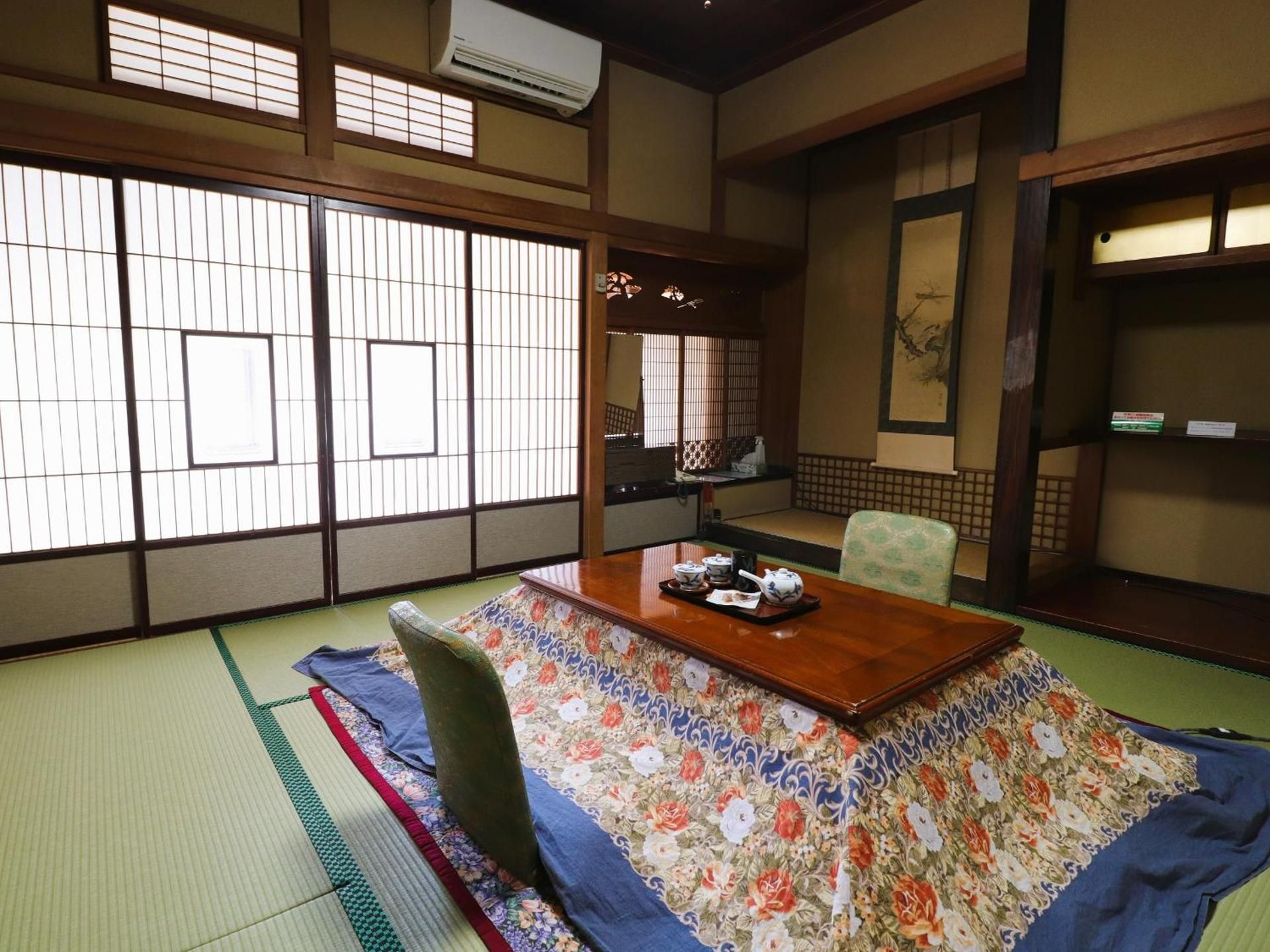 Quadruple Room with Shared Bathroom