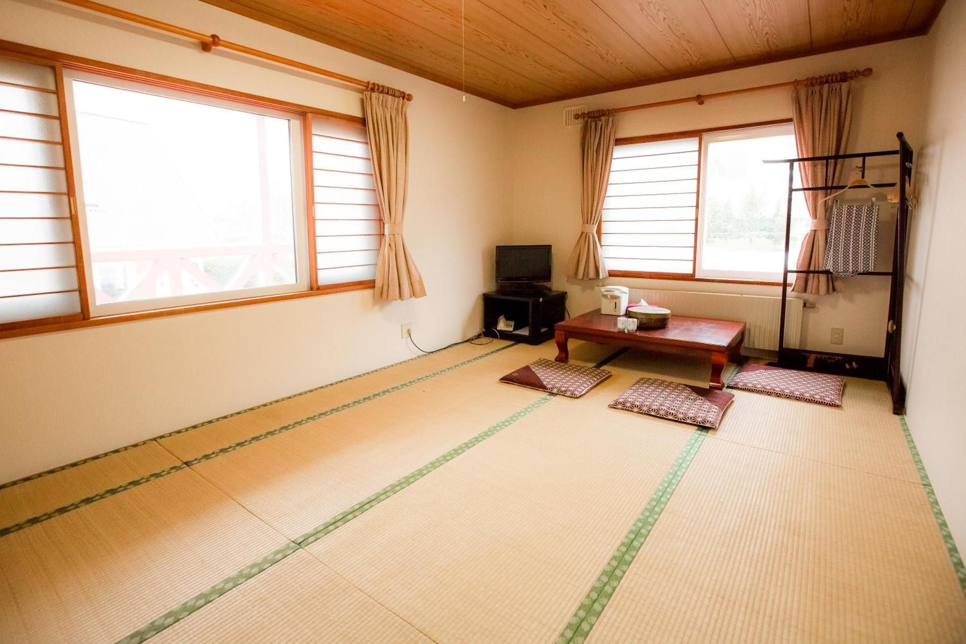 Japanese-Style Triple Room with Shared Bathroom N1