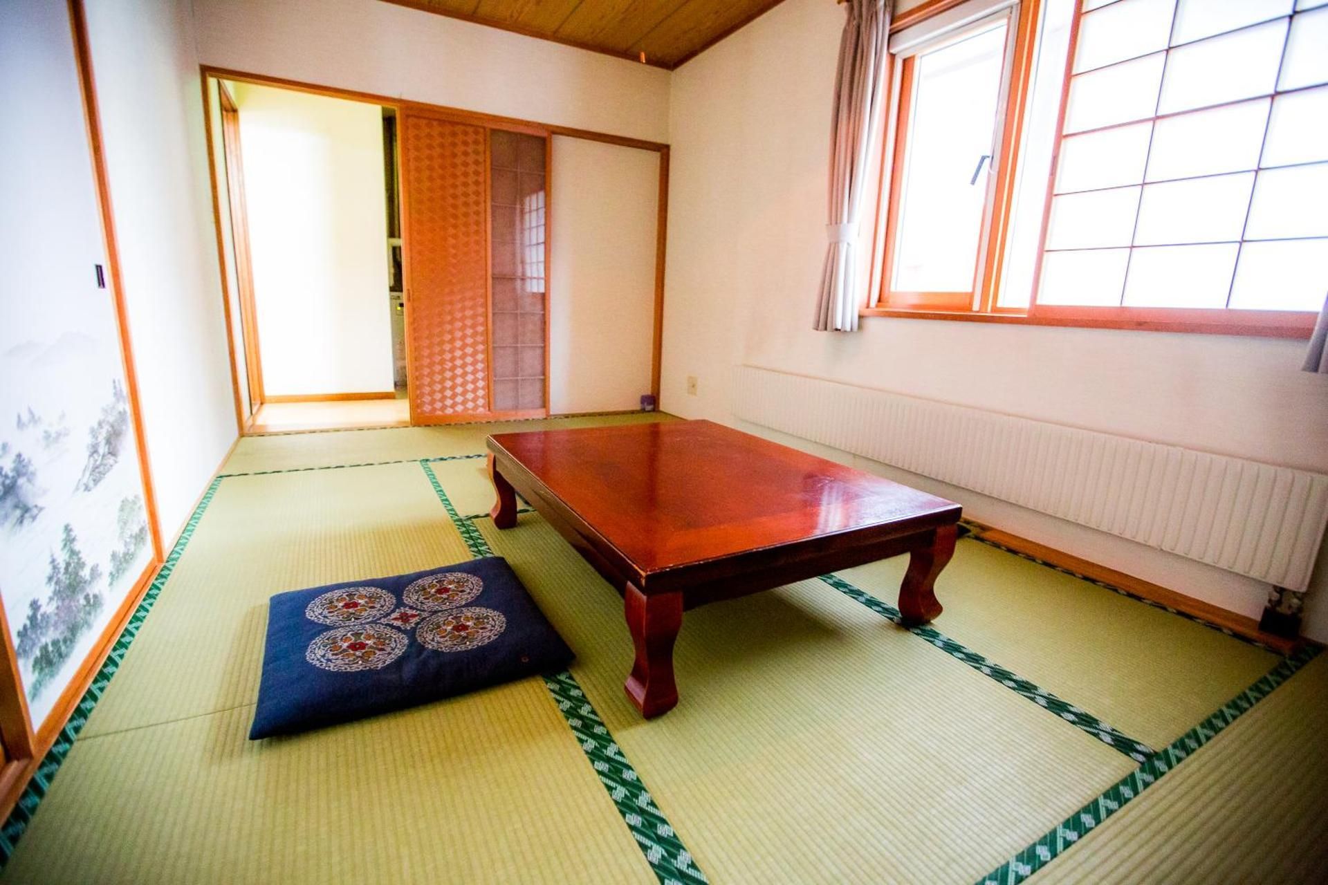 Two-Bedroom Apartment with One Private Bathroom E1