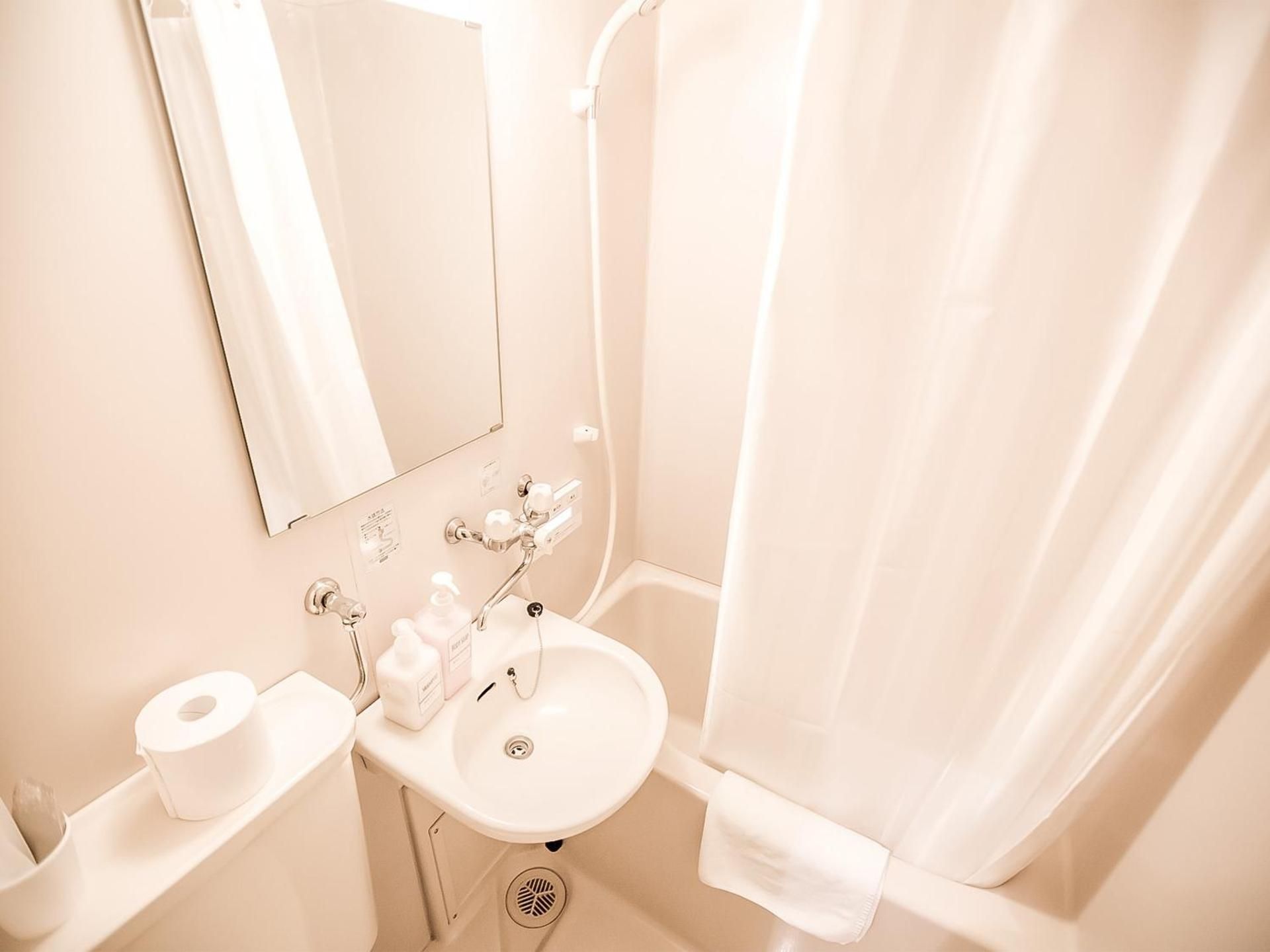 Two-Bedroom Apartment with One Private Bathroom E1