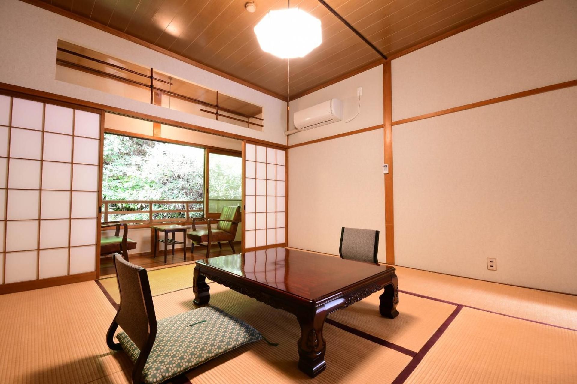 Standard Twin Room with Shared Bathroom