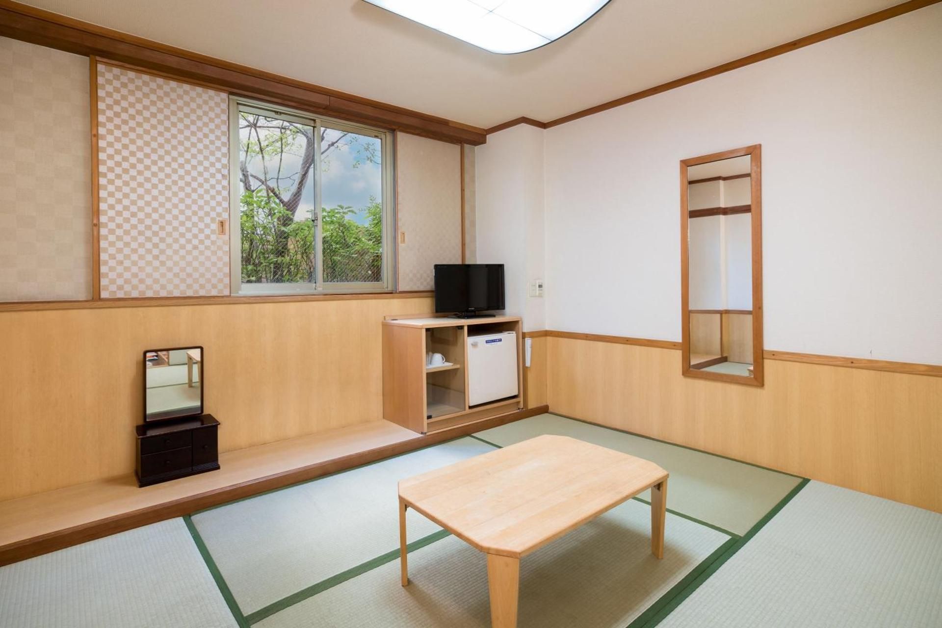 Japanese-Style Room with 6 Tatami - Smoking