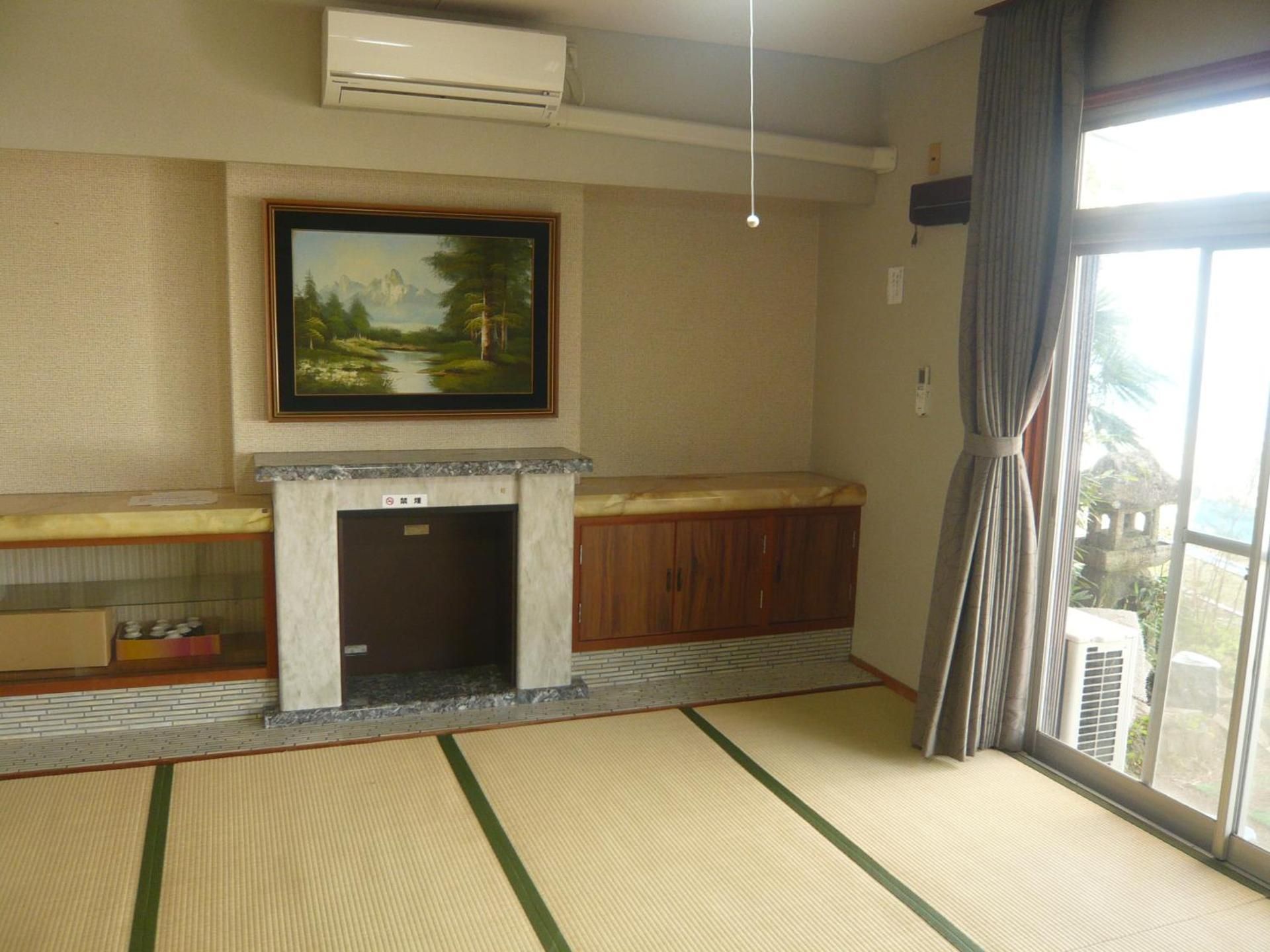 Family Room with Lake View
