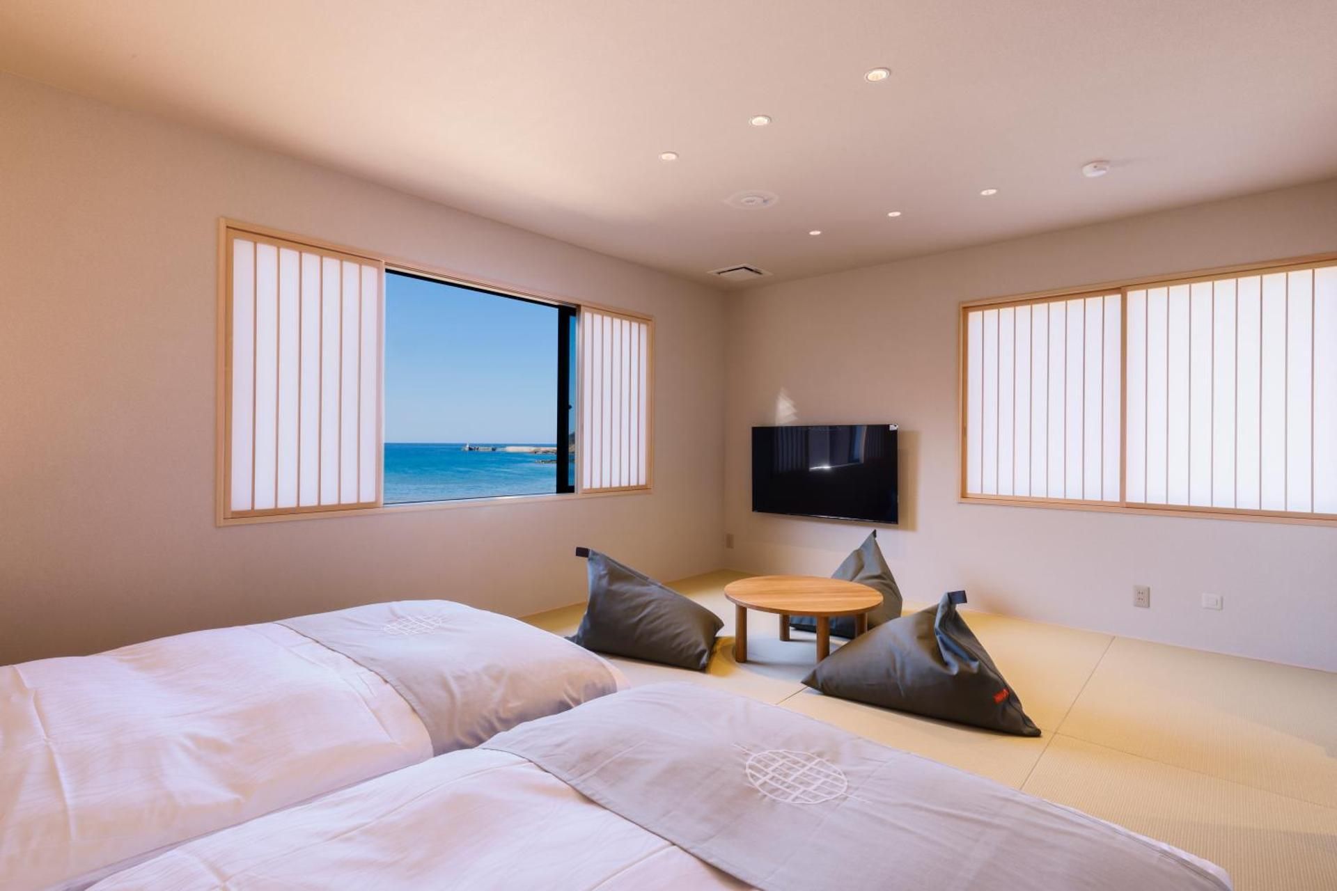 Japanese-Western style room with indoor hot spring bath "Yunagi"