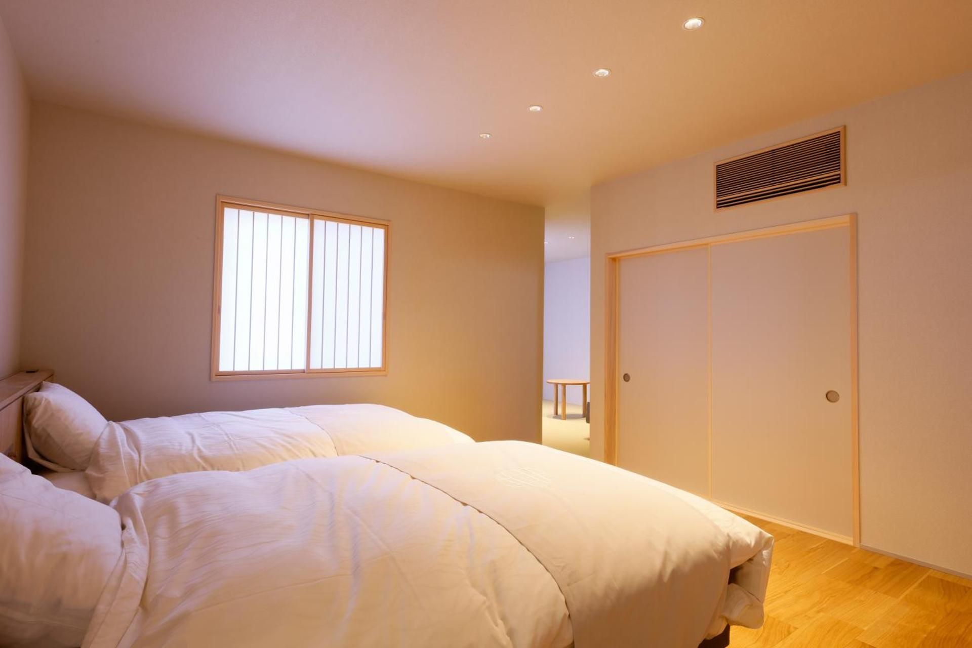 Japanese-Western style room with indoor hot spring bath "Yujio"