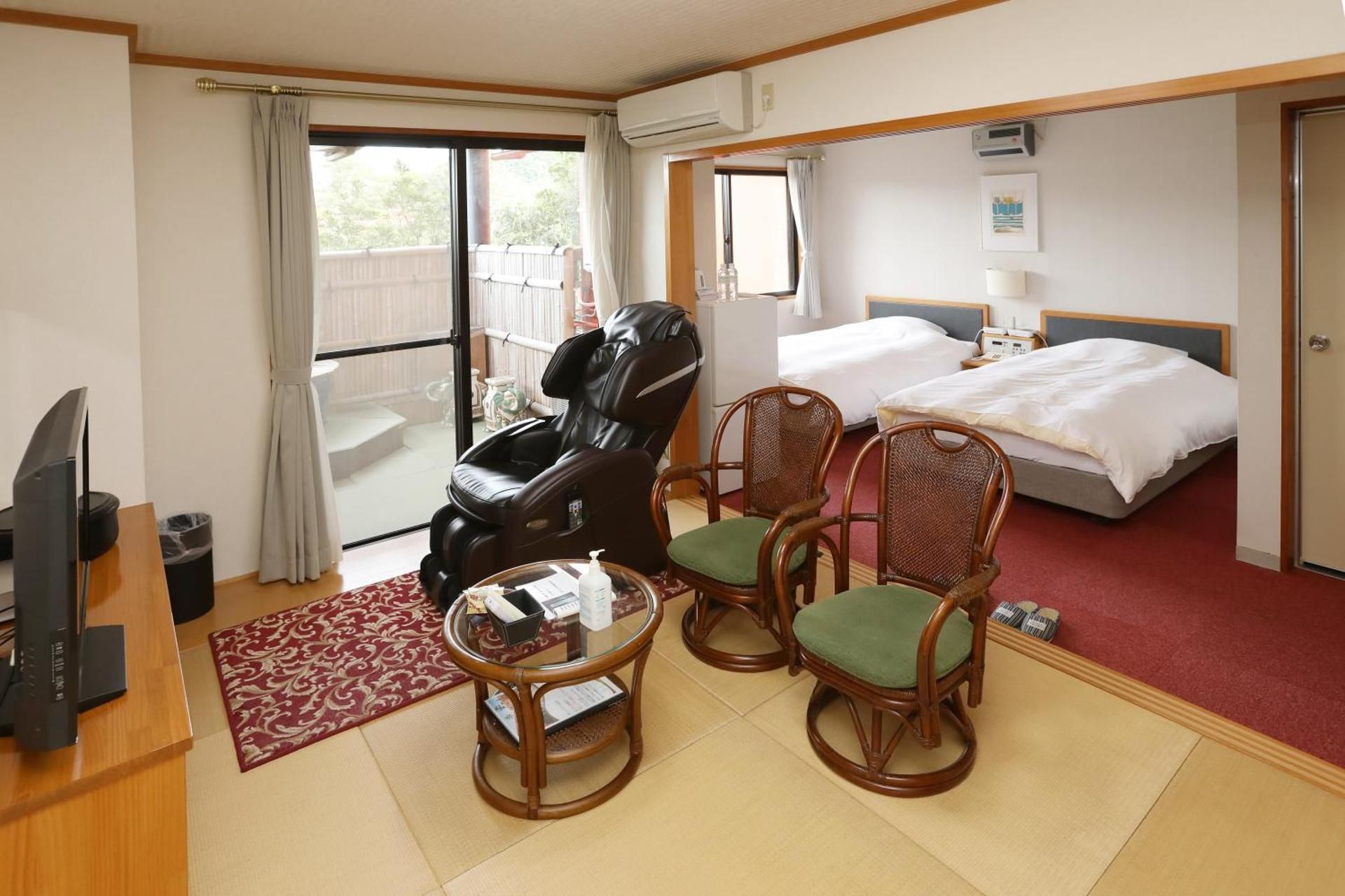 Deluxe Family Room