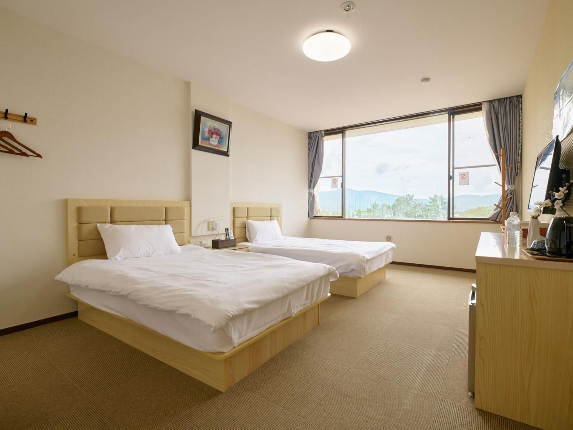 Twin Room with Mountain View