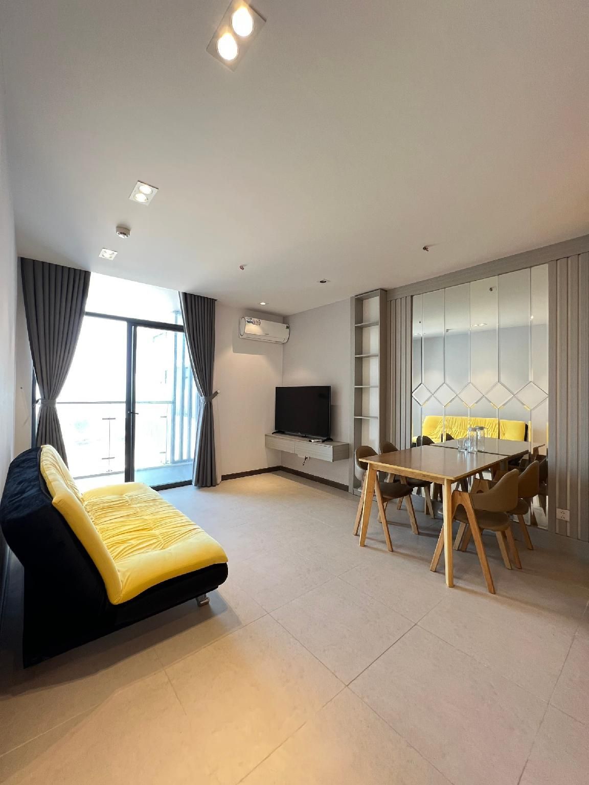 One-Bedroom Ocean View Apartment