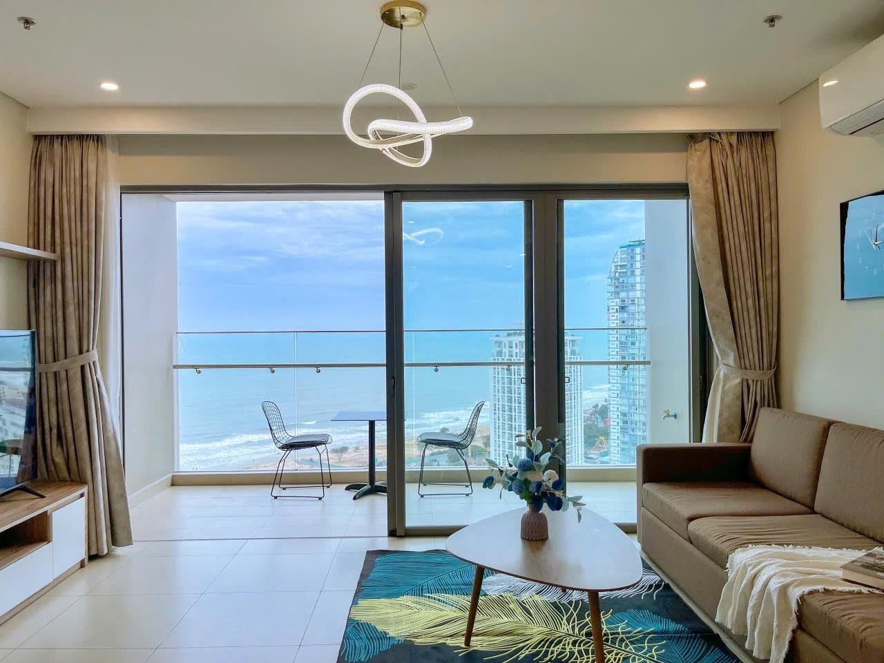 Deluxe Three-Bedroom Apartment with Ocean View