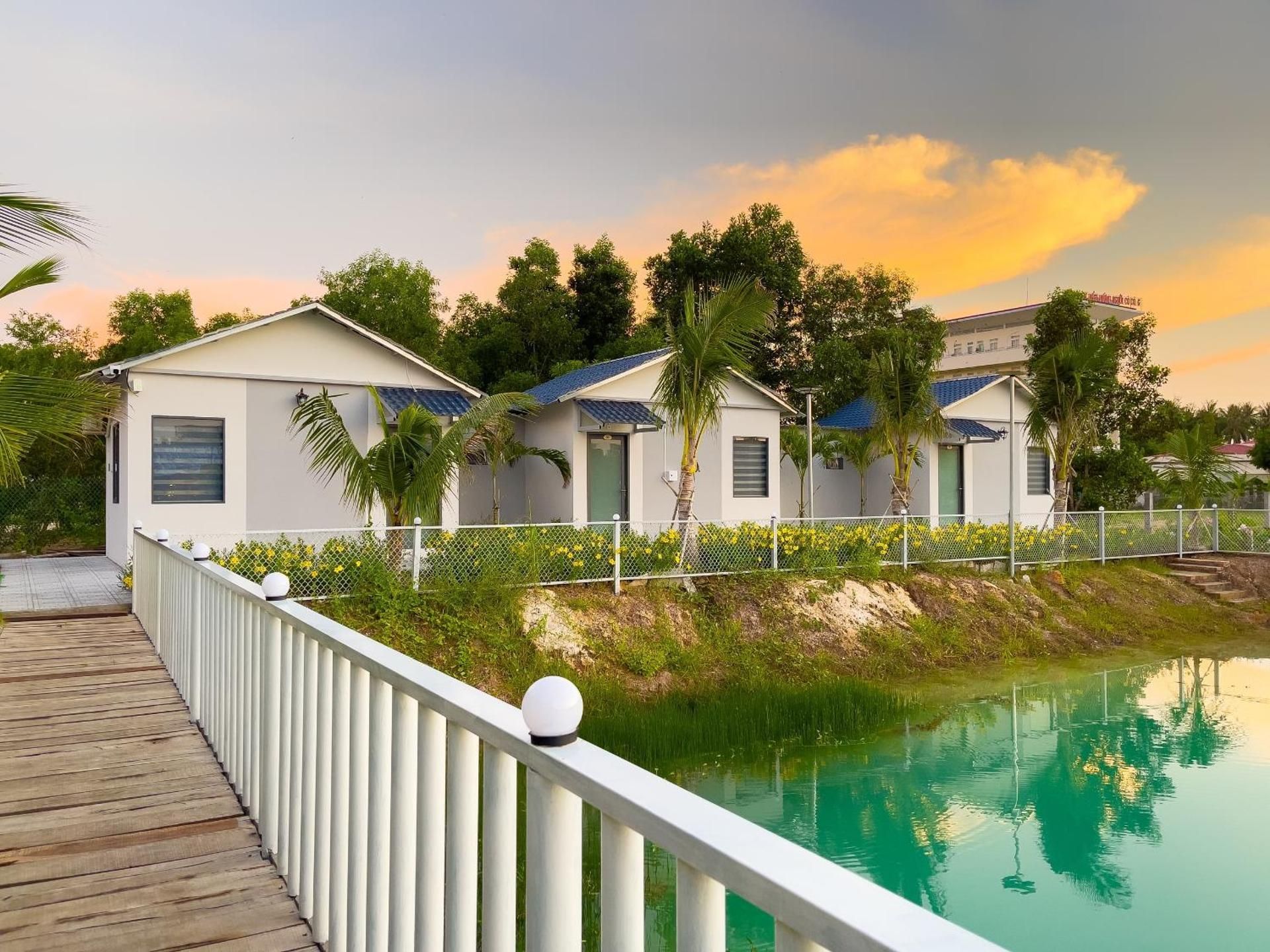 Triple Room with Lake View