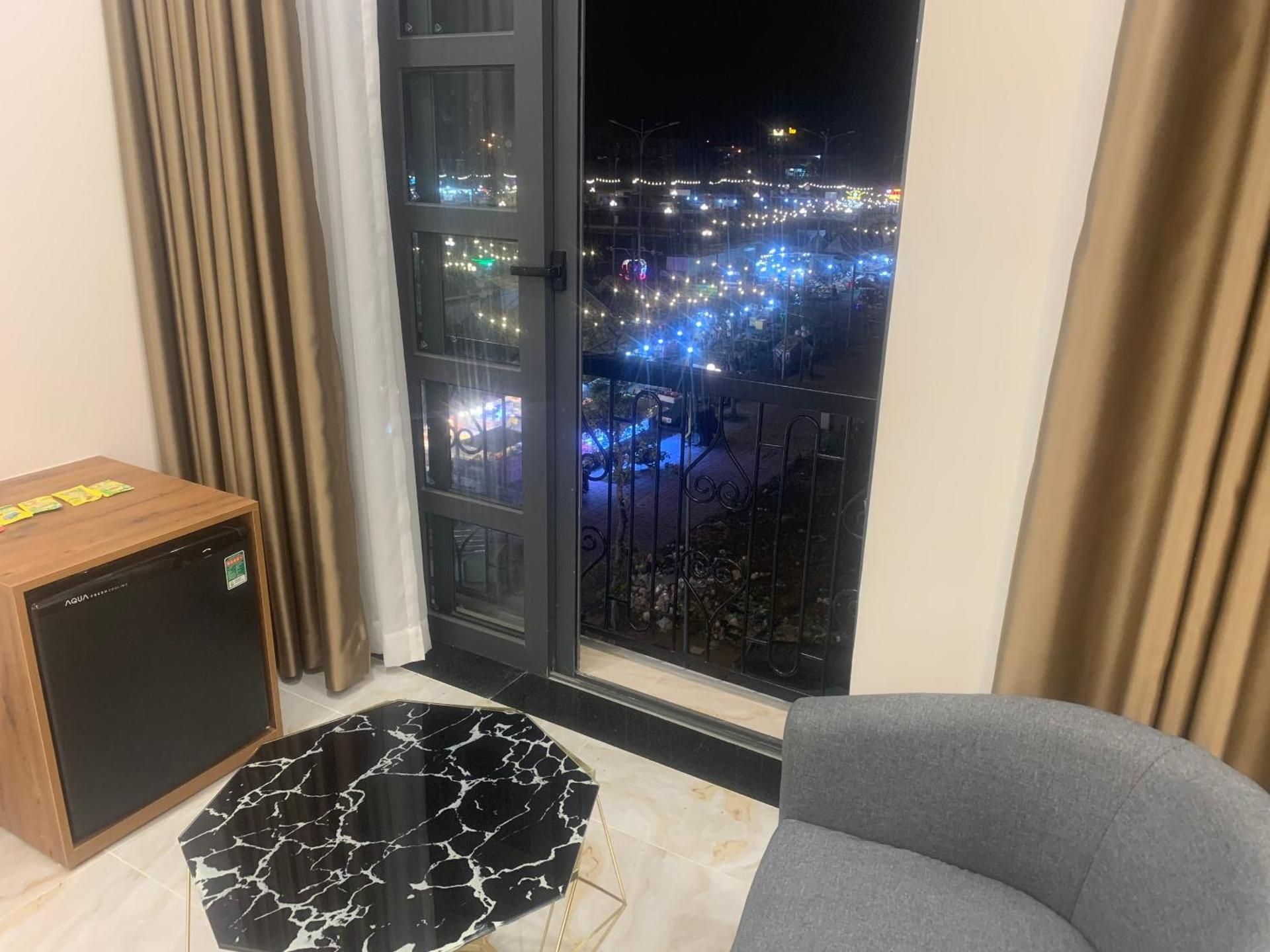 Quadruple Mountain View Room