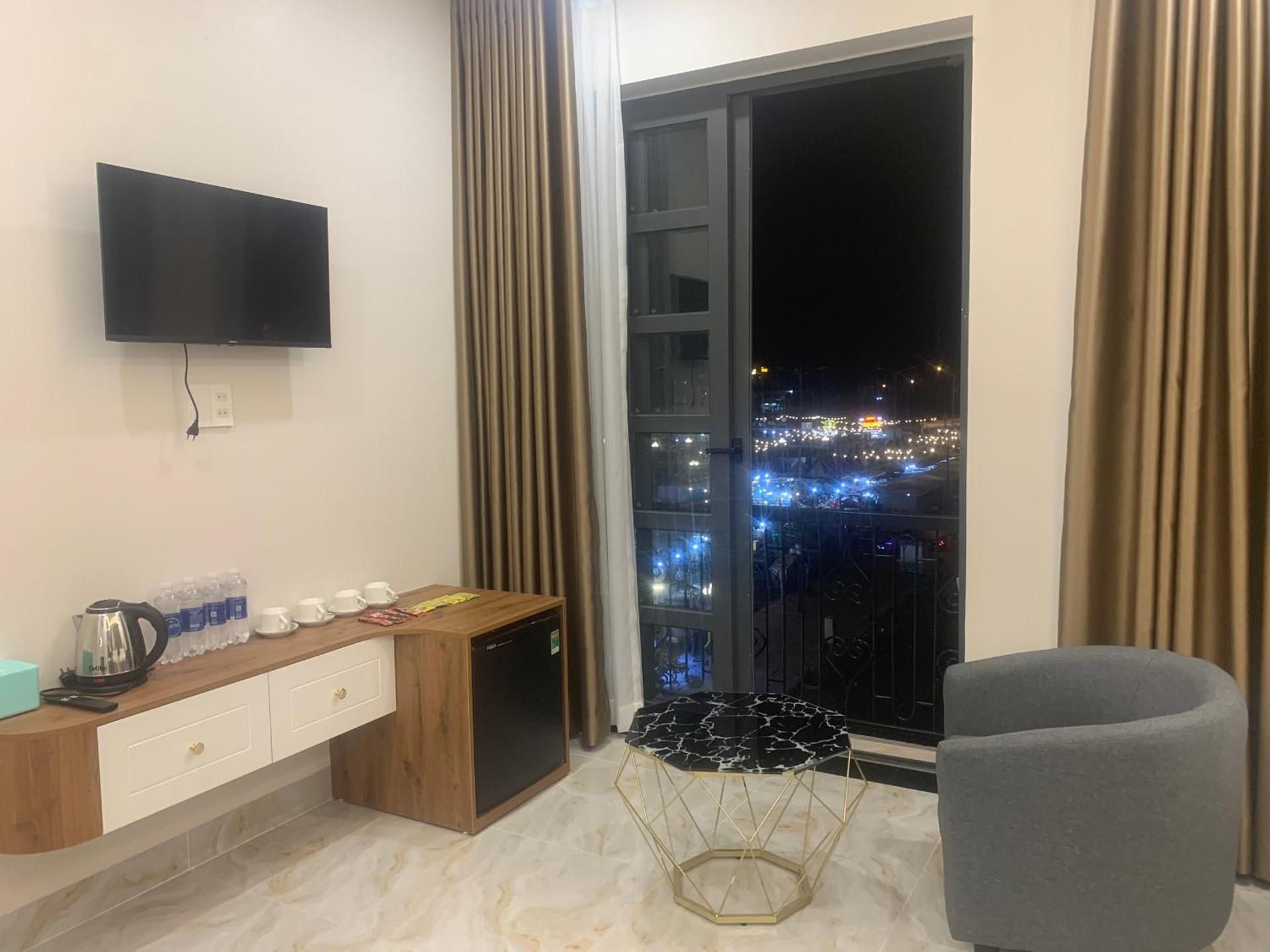 Quadruple Mountain View Room