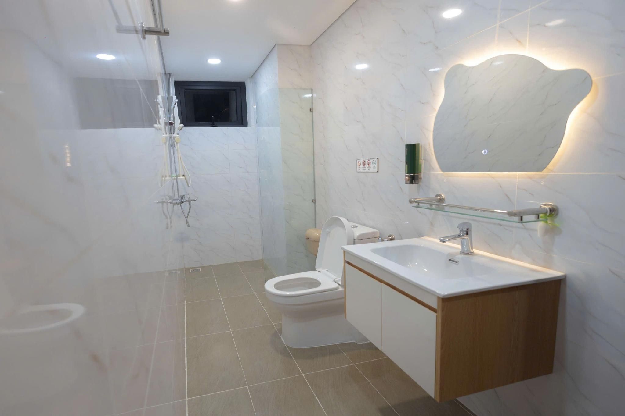 AN HẠ HOME King Bedroom with Window 3