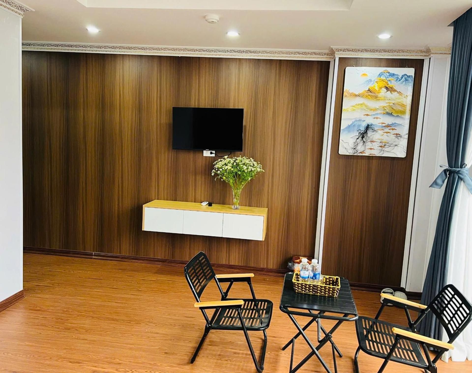 shared lounge/tv area