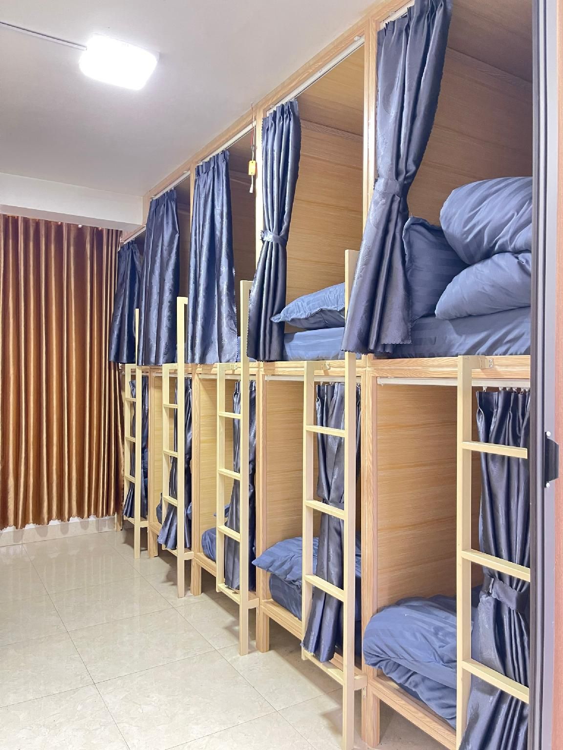 Single Bed in Mixed Dormitory Room