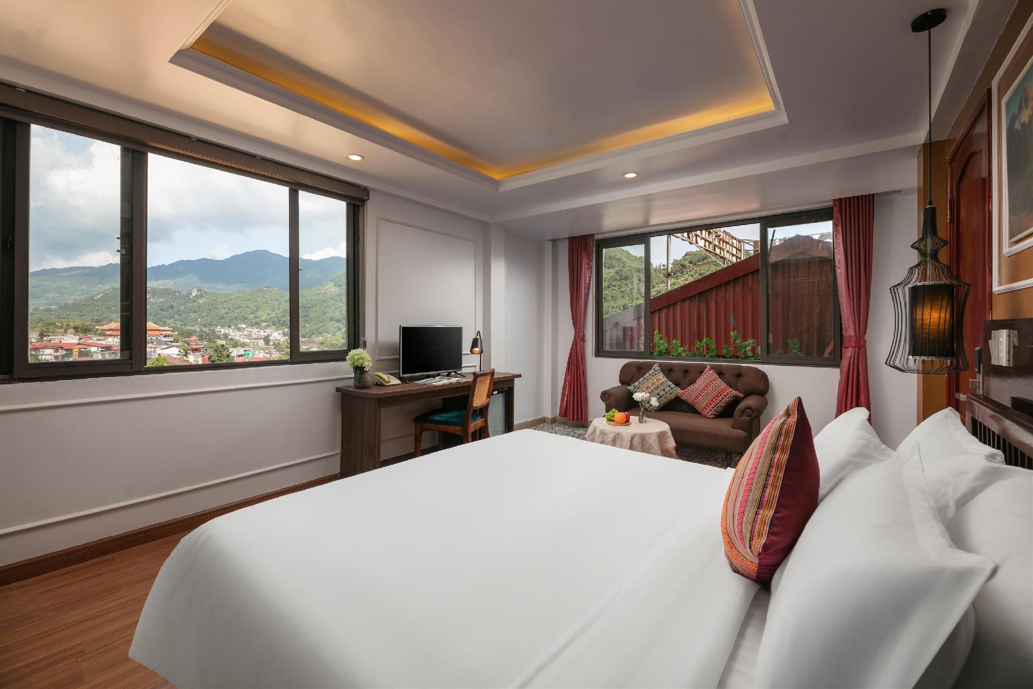 Deluxe Double Mountain View