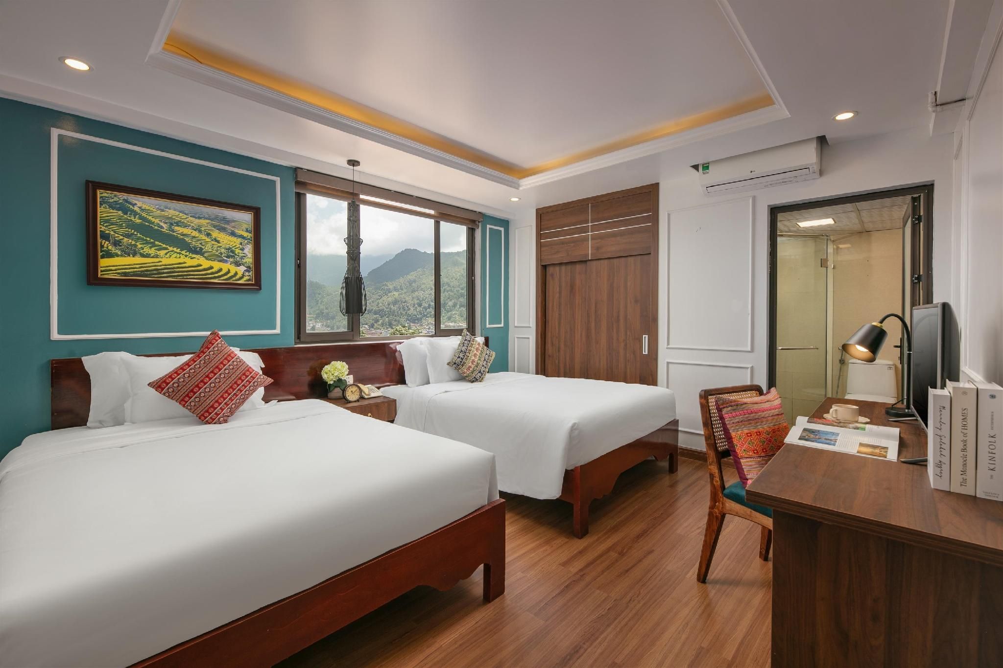 Deluxe Twin with Mountain View