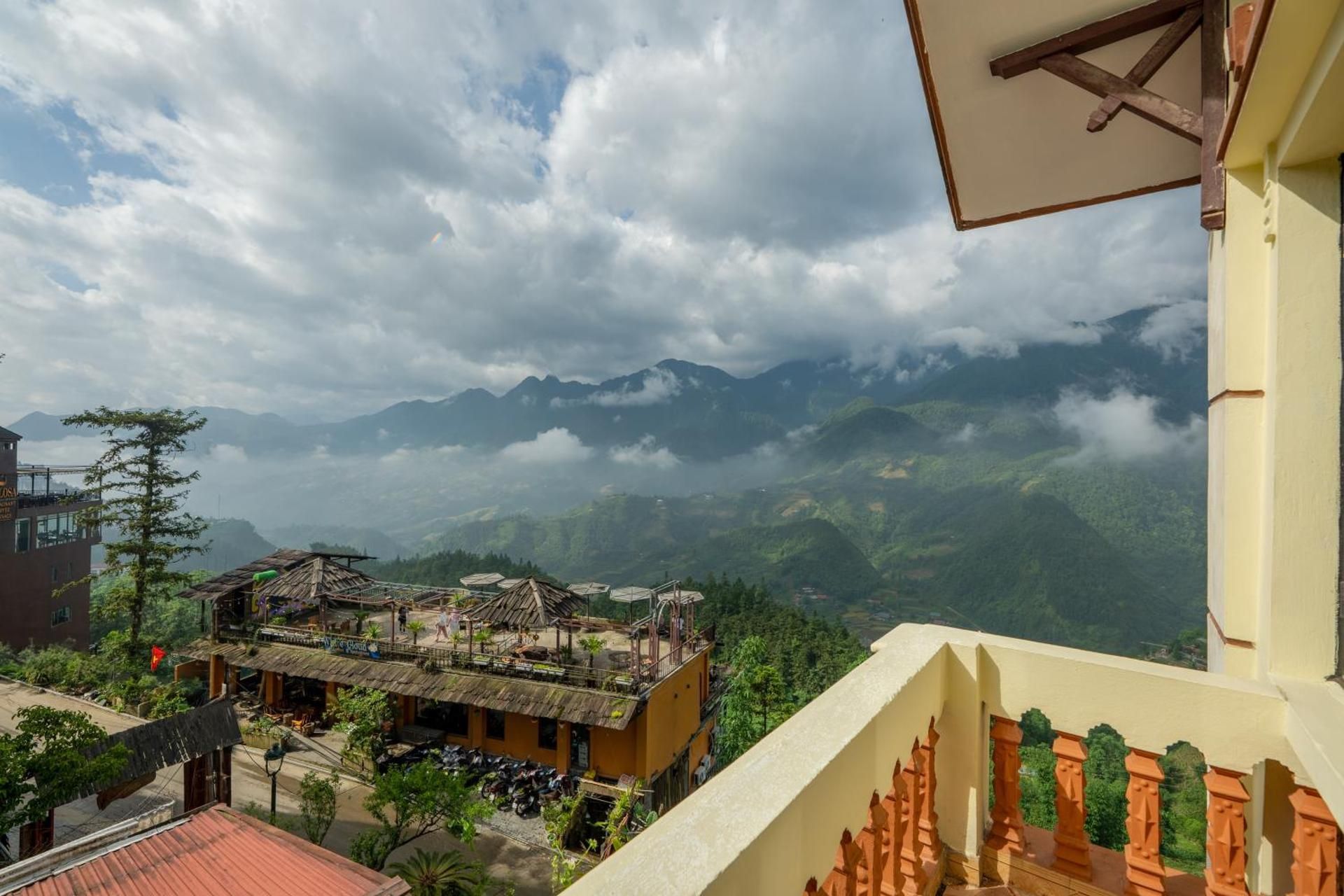 Family Room with Mountain View