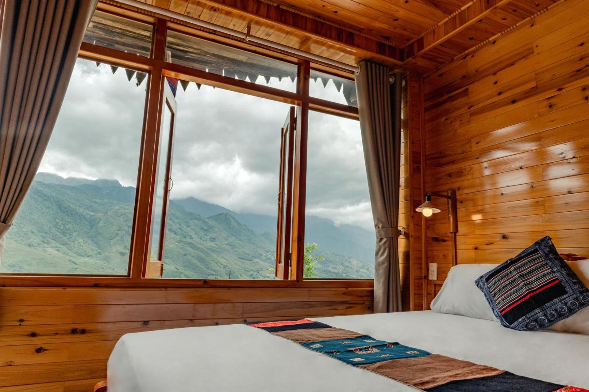 Deluxe Double Room with Mountain View