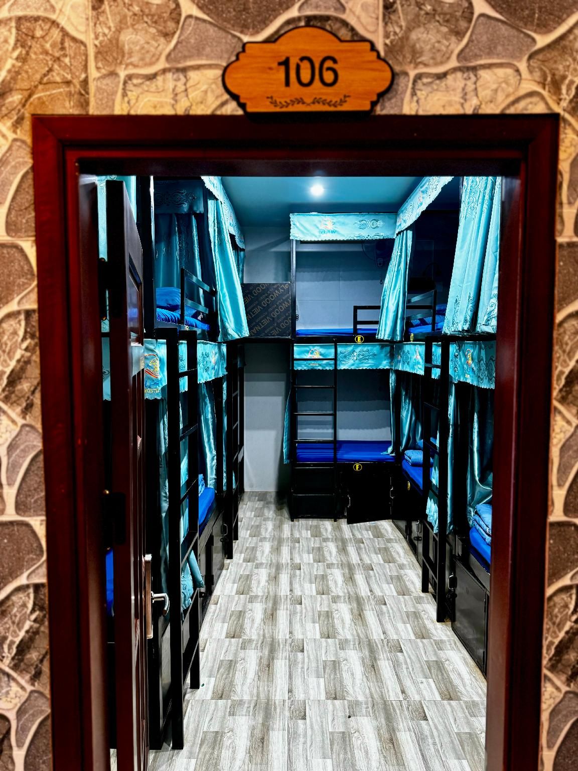 Dolphins Hostel - Riverside Hoi An Bunk Bed in Male Dormitory Room-Mixed 3