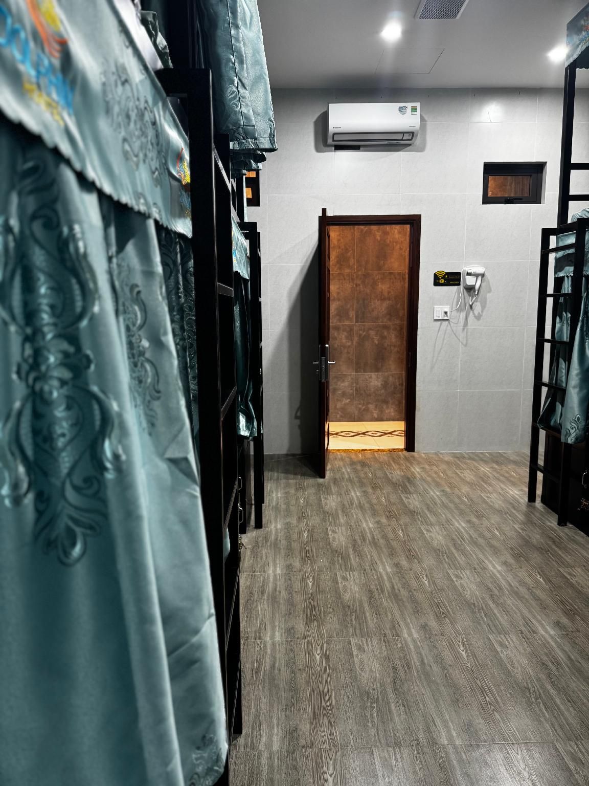 Dolphins Hostel - Riverside Hoi An Bunk Bed in Male Dormitory Room-Mixed