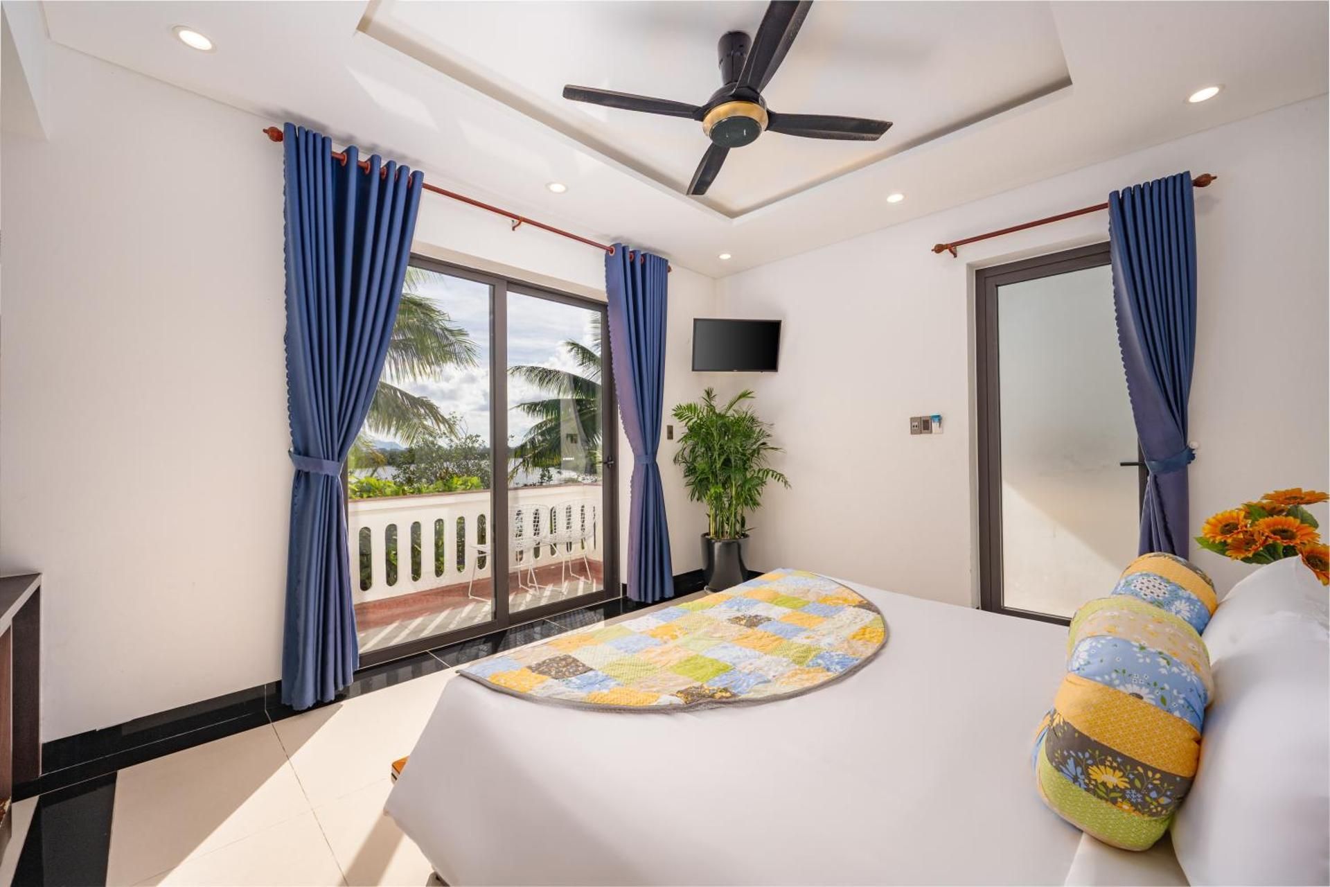 Junior Suite with Balcony