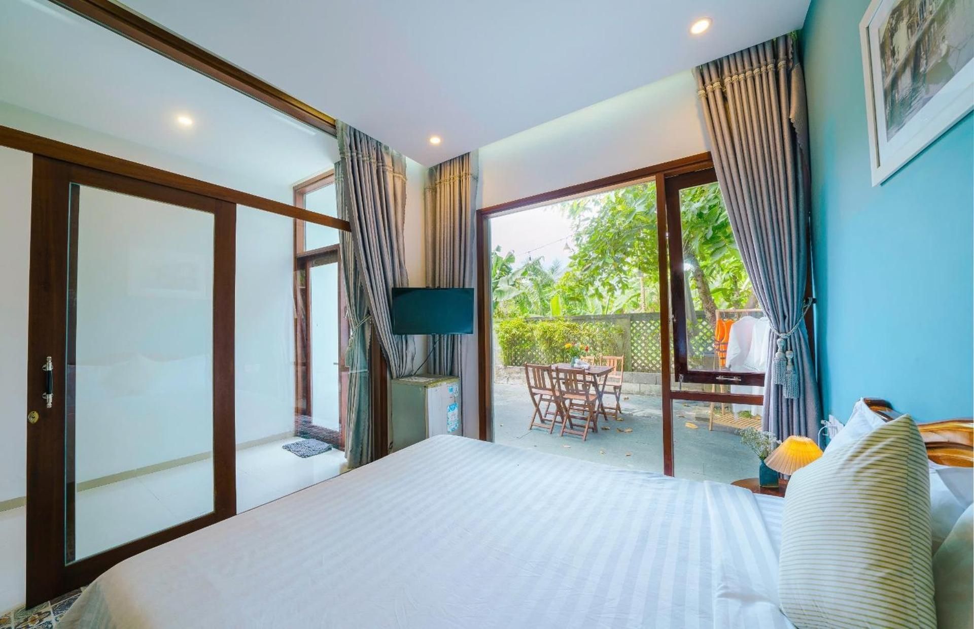 Deluxe Double Room with Pool View