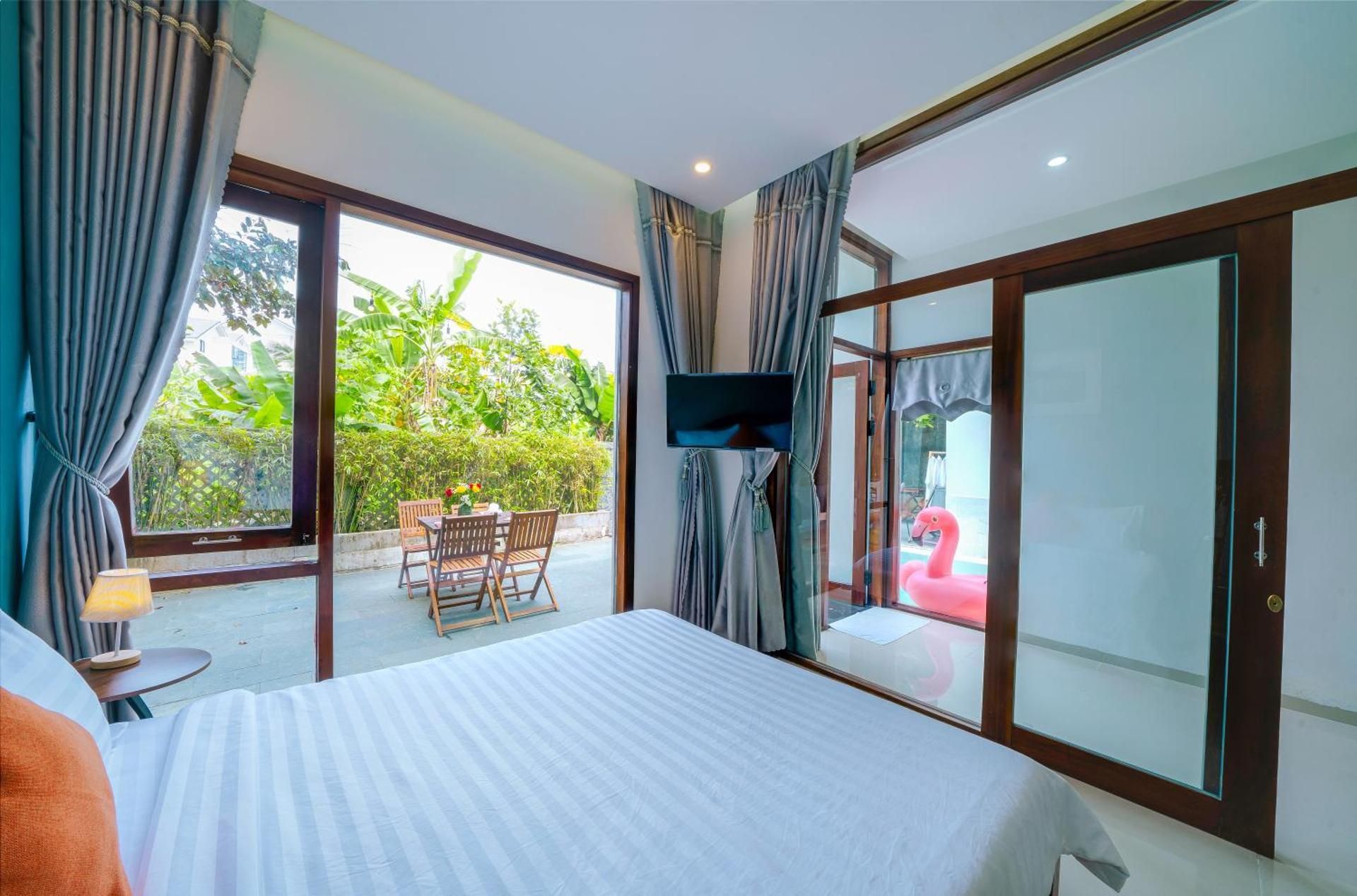 Deluxe Double Room with Pool View