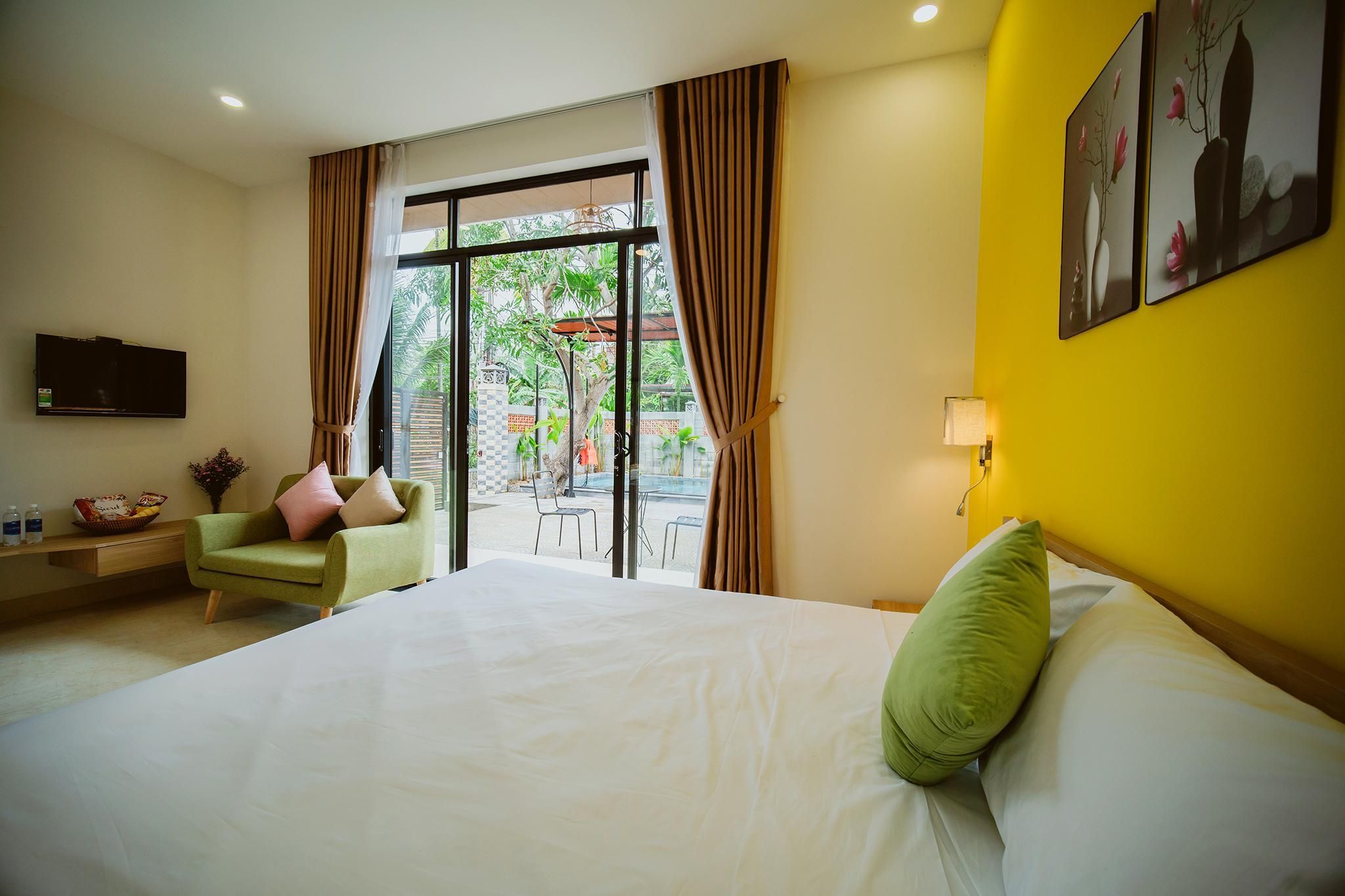 King One Bedroom Pool View