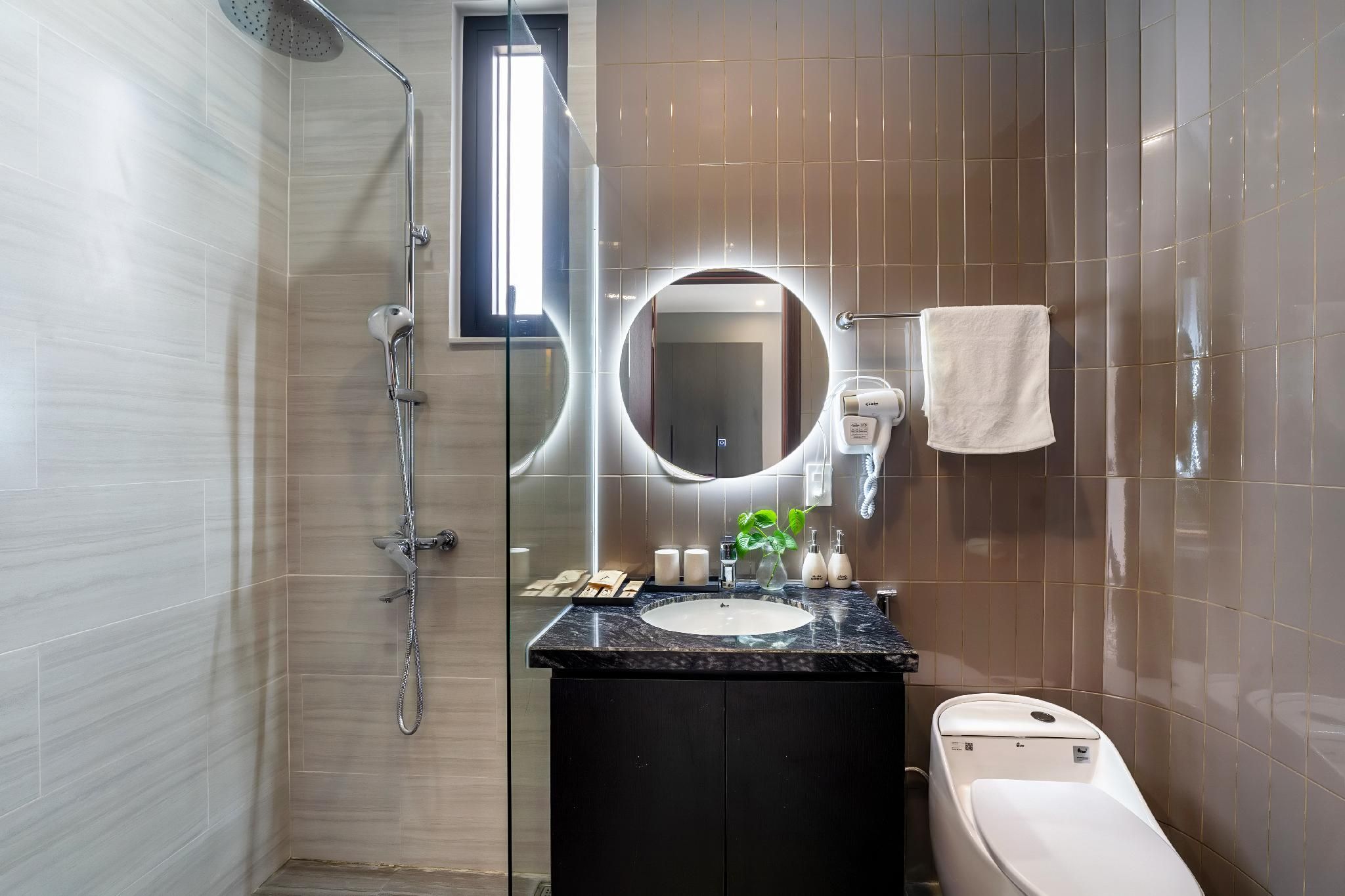 2 Double Beds Balcony