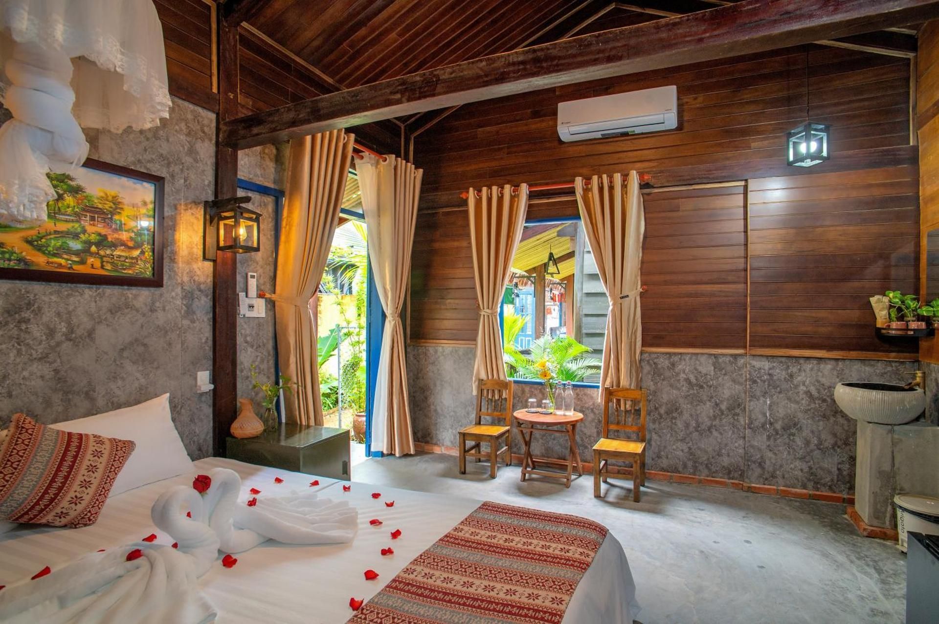 Queen Room with Garden View