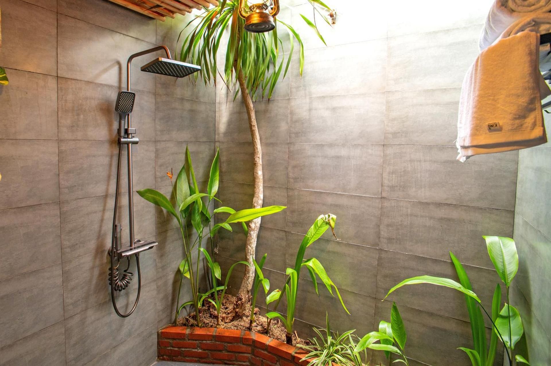 Queen Room with Garden View