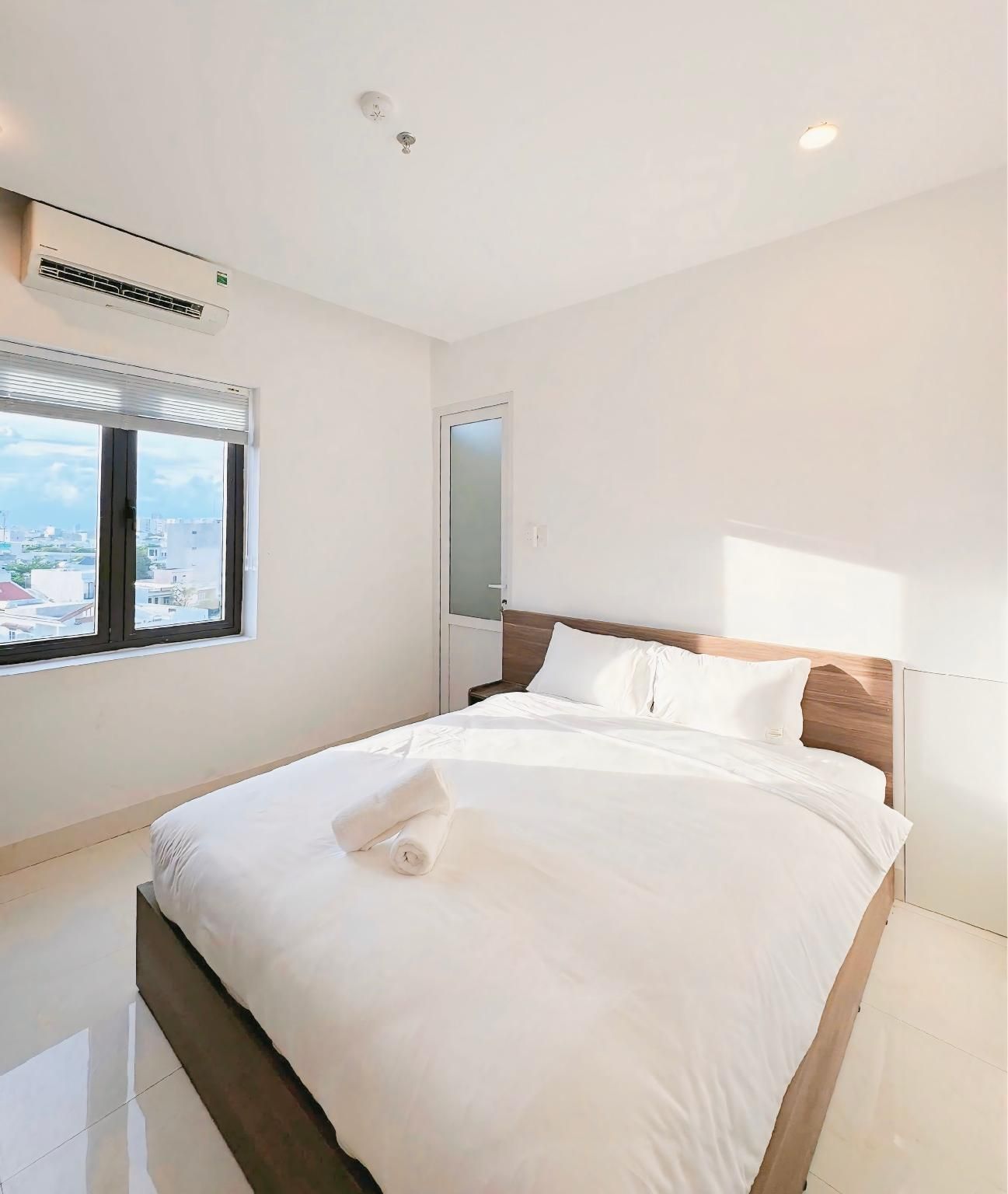 Standard Double with window