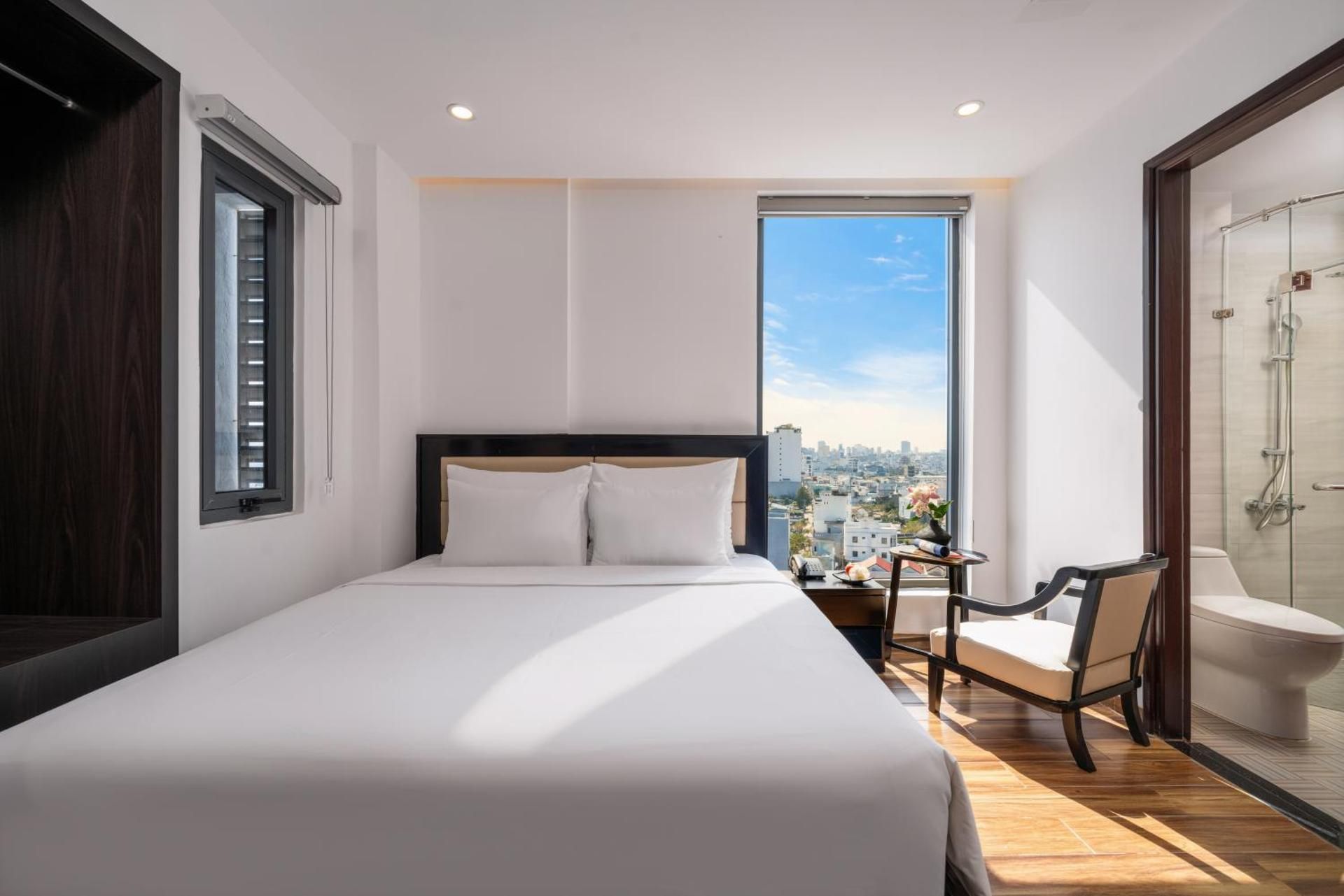 Deluxe Double or Twin Room with City View