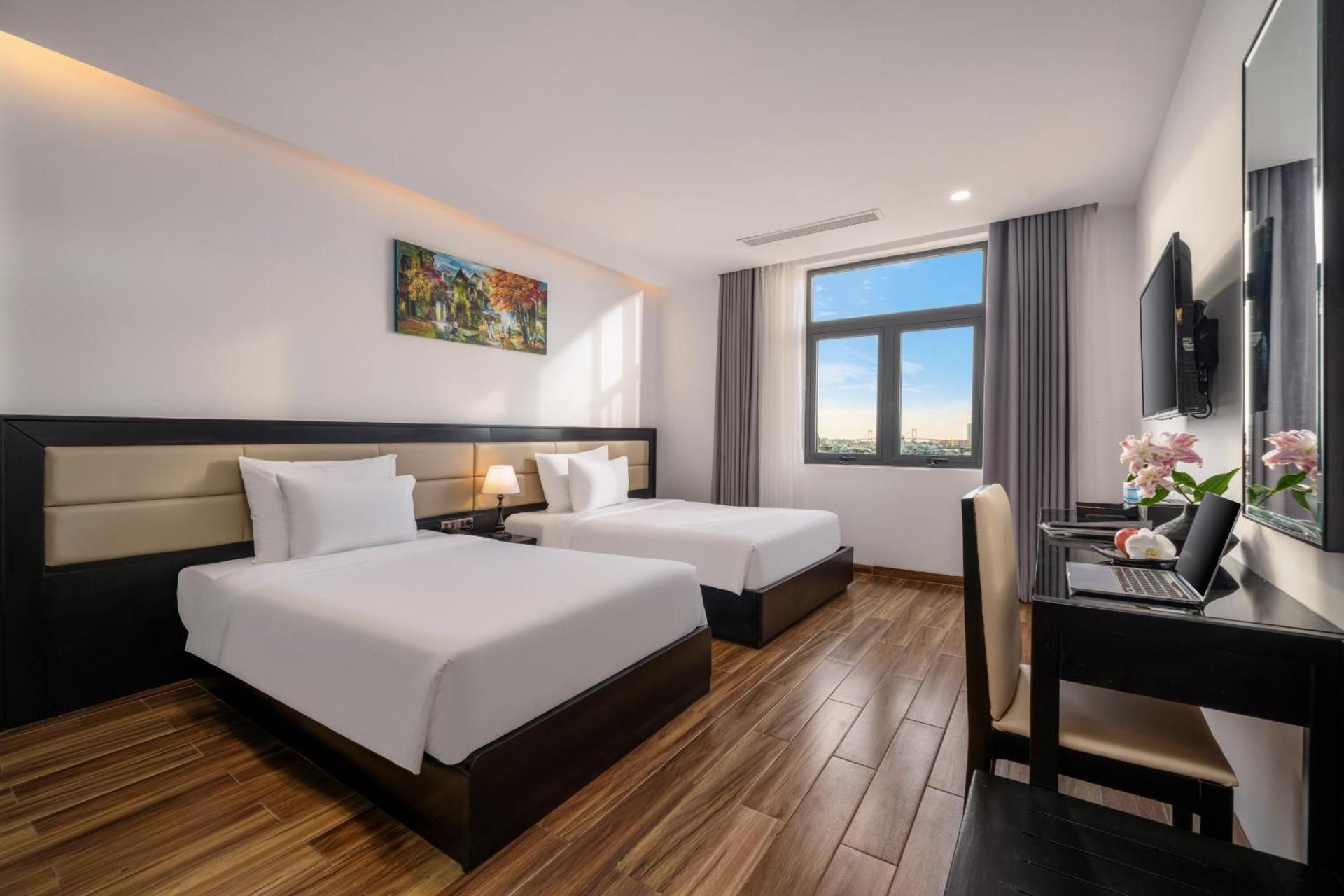 Triple Room with City View