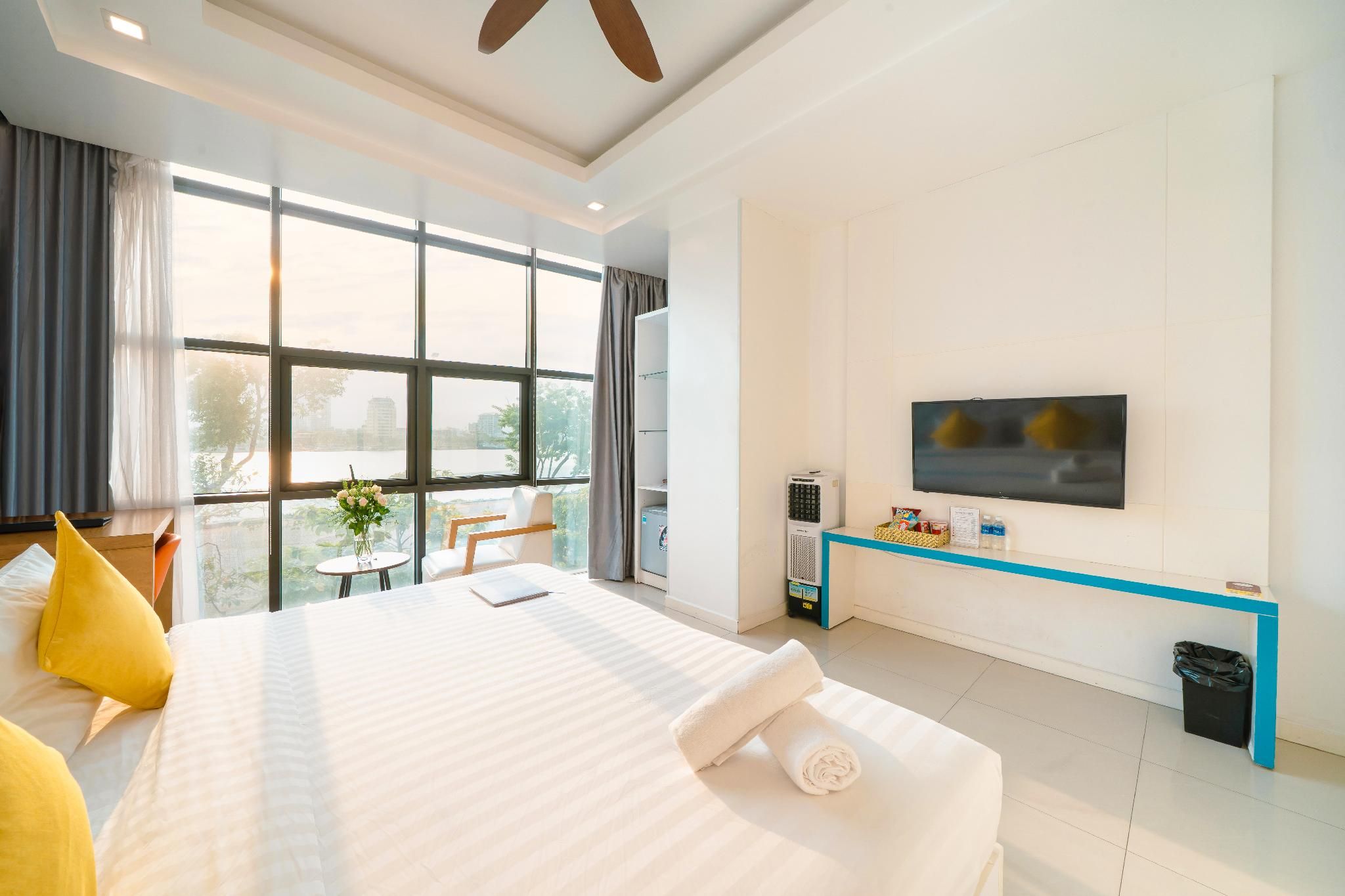 Deluxe Double River View