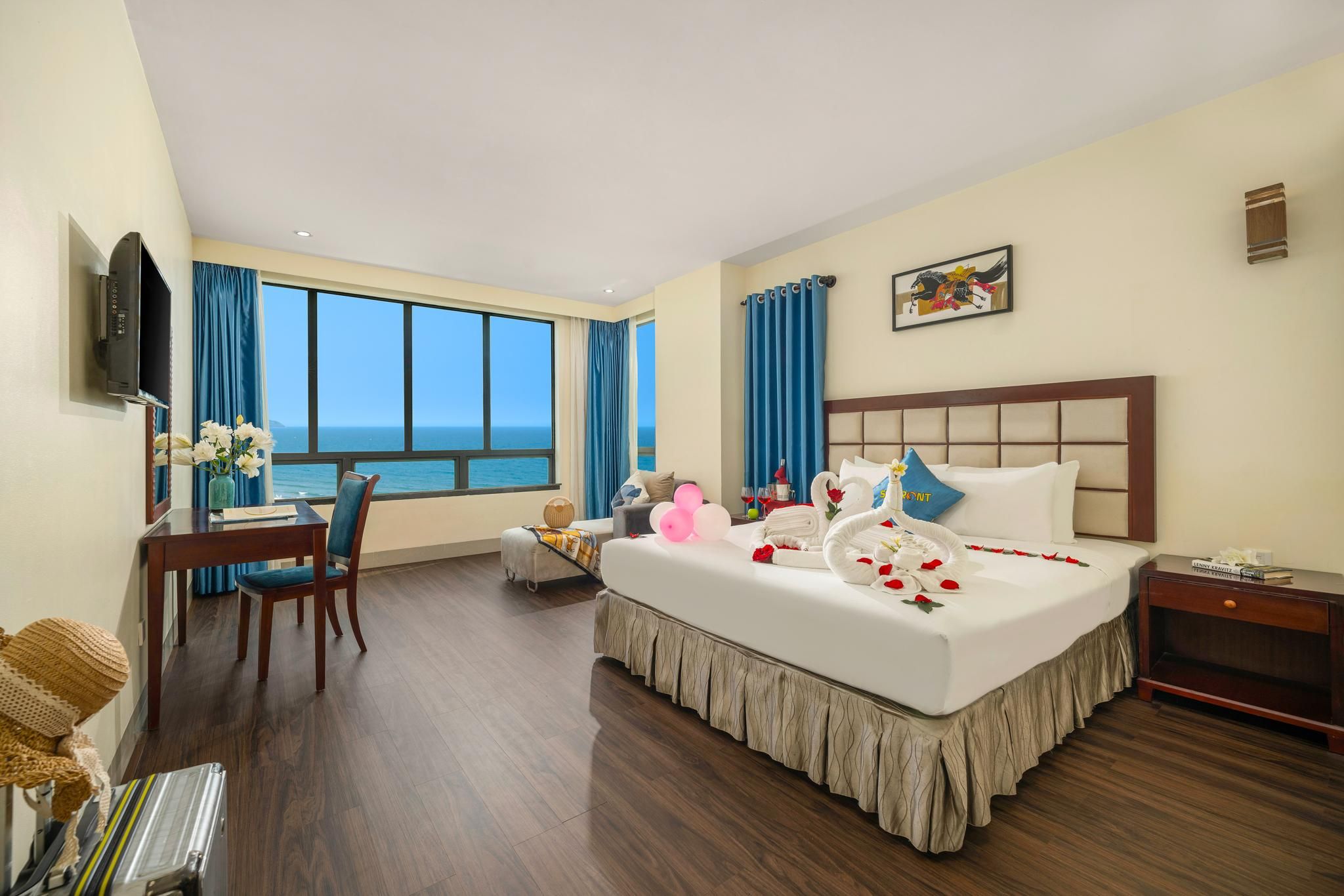 Superior Sea View Twin Bed - City Tower