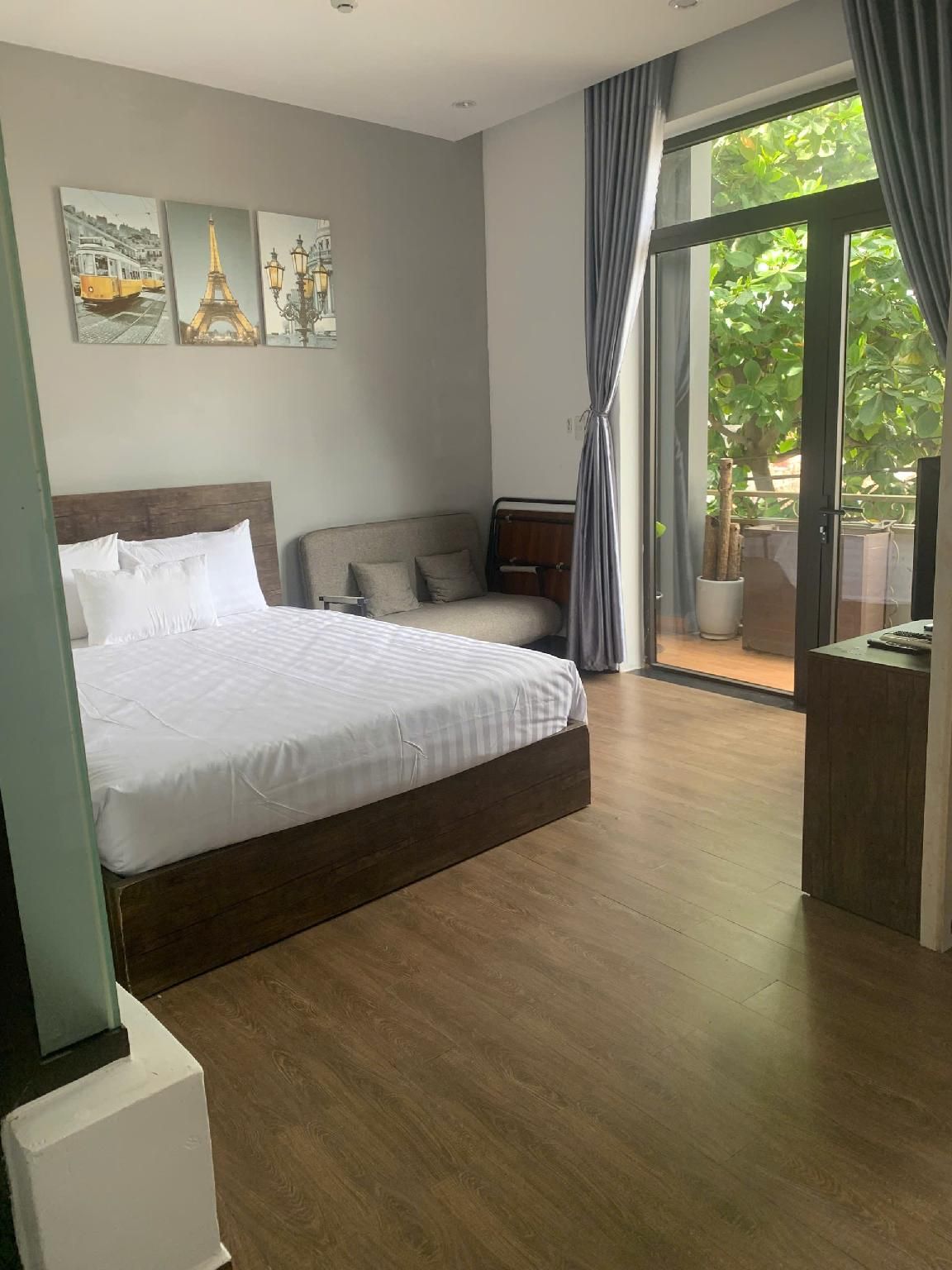 Studio 1 Bed with Balcony
