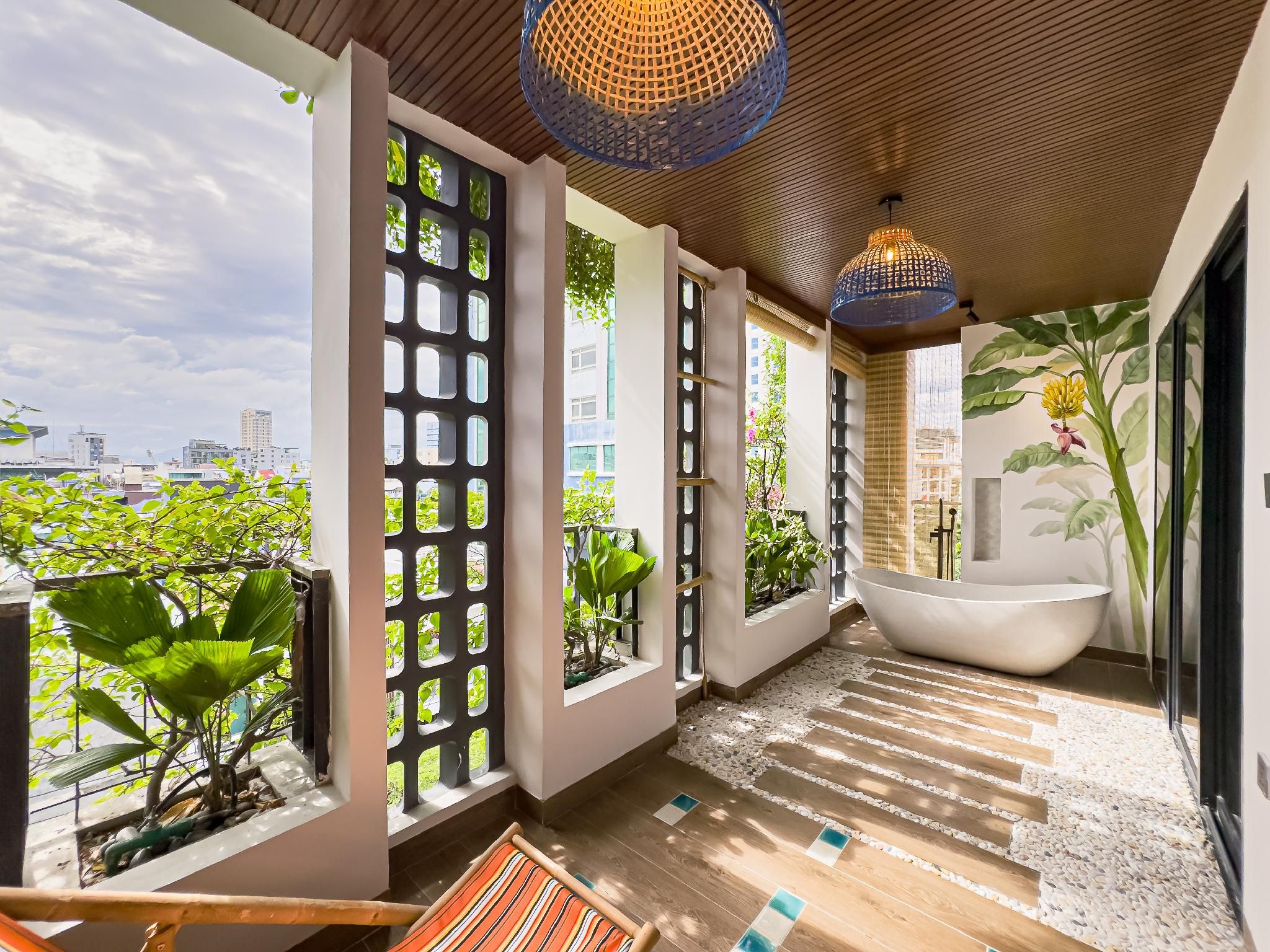 Deluxe Family Studio