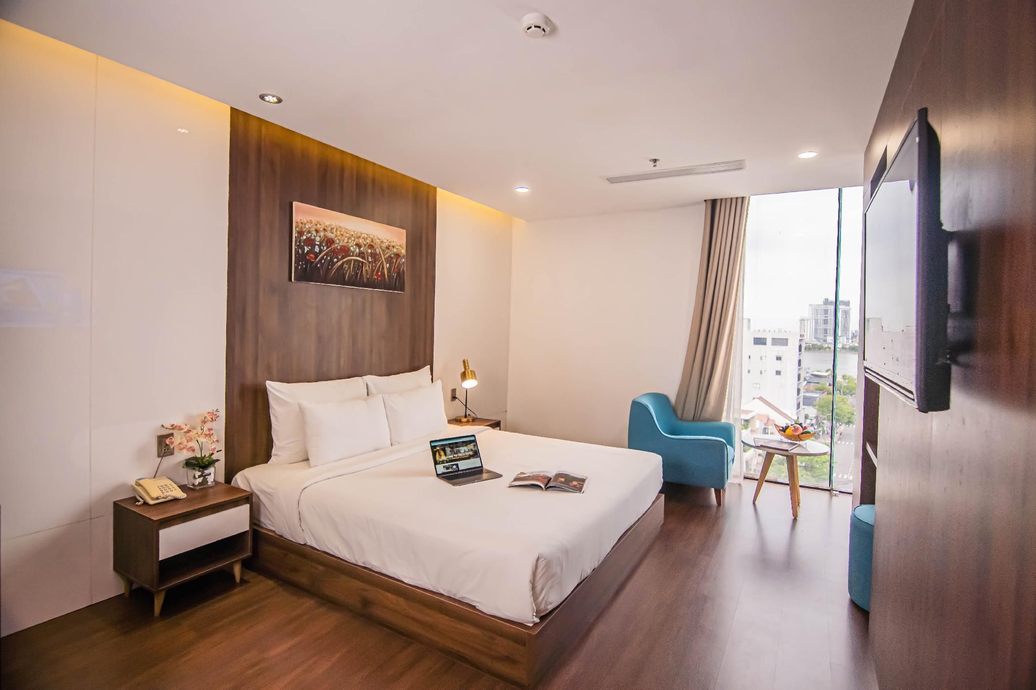 Grand Deluxe River View King Room