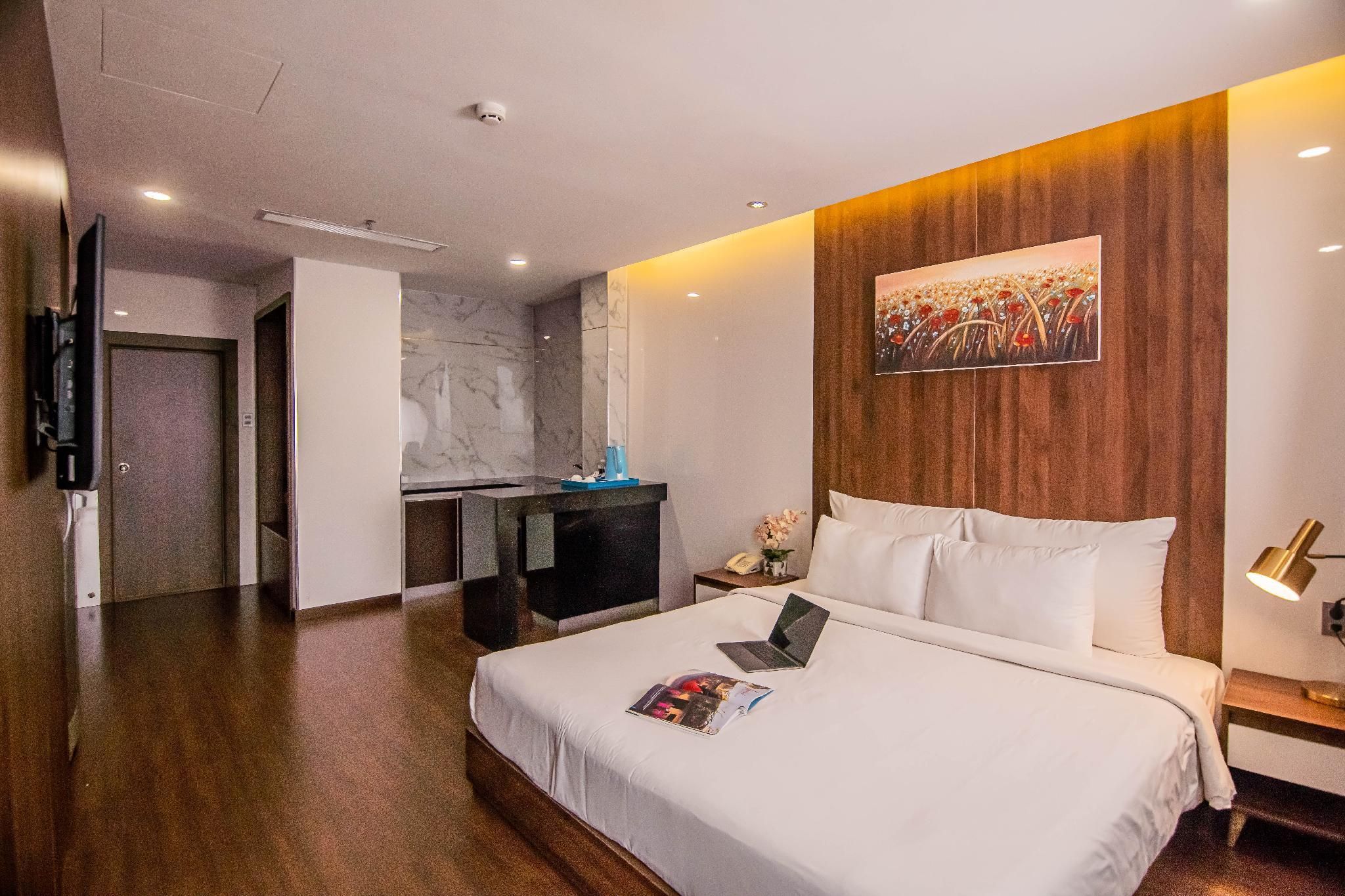 Grand Deluxe River View King Room