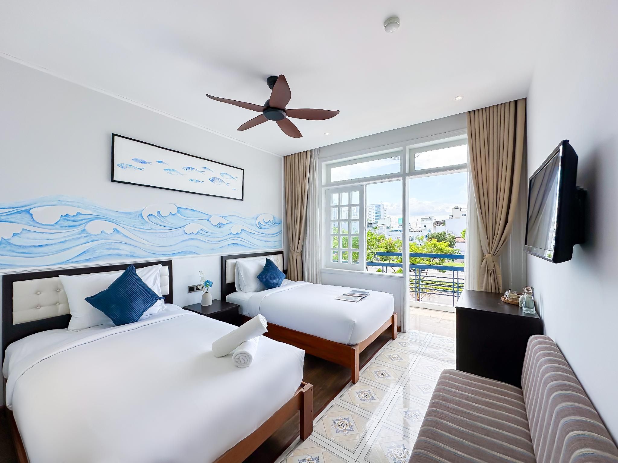 Superior Twin Room with Window